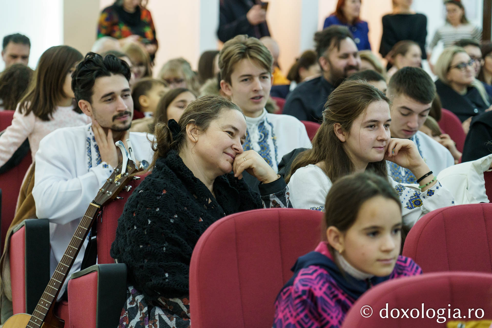 Bucurie și solidaritate la Serbarea de Crăciun organizată de Fundația Antibiotice „Știință și Suflet” / Foto: Mihail Vrăjitoru Bucurie și solidaritate la Serbarea de Crăciun organizată de Fundația Antibiotice „Știință și Suflet”