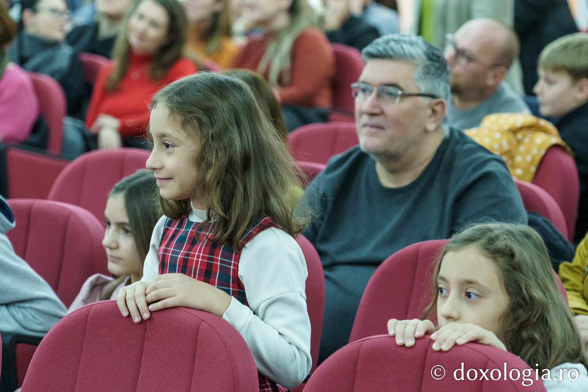 Bucurie și solidaritate la Serbarea de Crăciun organizată de Fundația Antibiotice „Știință și Suflet” / Foto: Mihail Vrăjitoru Bucurie și solidaritate la Serbarea de Crăciun organizată de Fundația Antibiotice „Știință și Suflet”