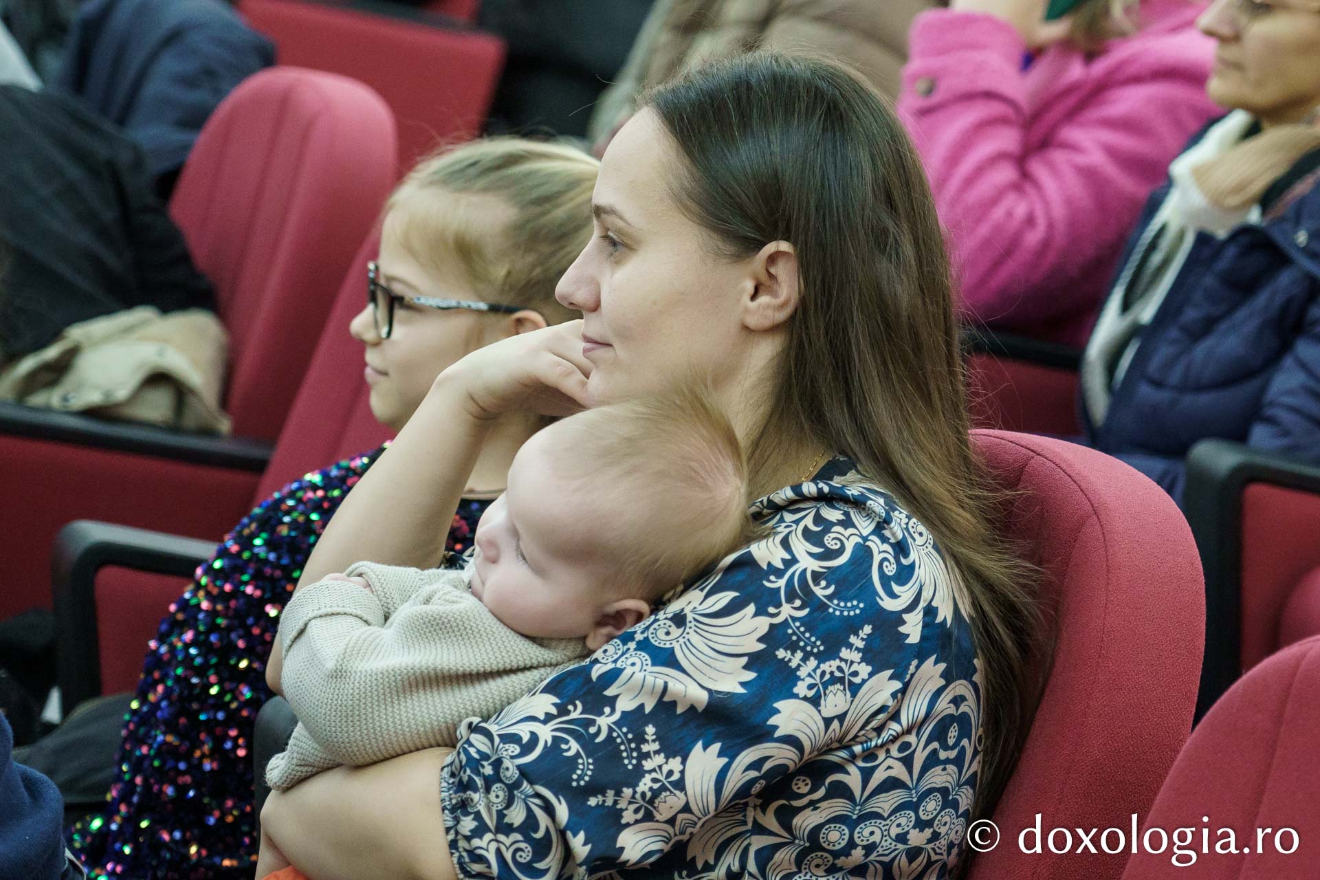 Bucurie și solidaritate la Serbarea de Crăciun organizată de Fundația Antibiotice „Știință și Suflet” / Foto: Mihail Vrăjitoru Bucurie și solidaritate la Serbarea de Crăciun organizată de Fundația Antibiotice „Știință și Suflet”