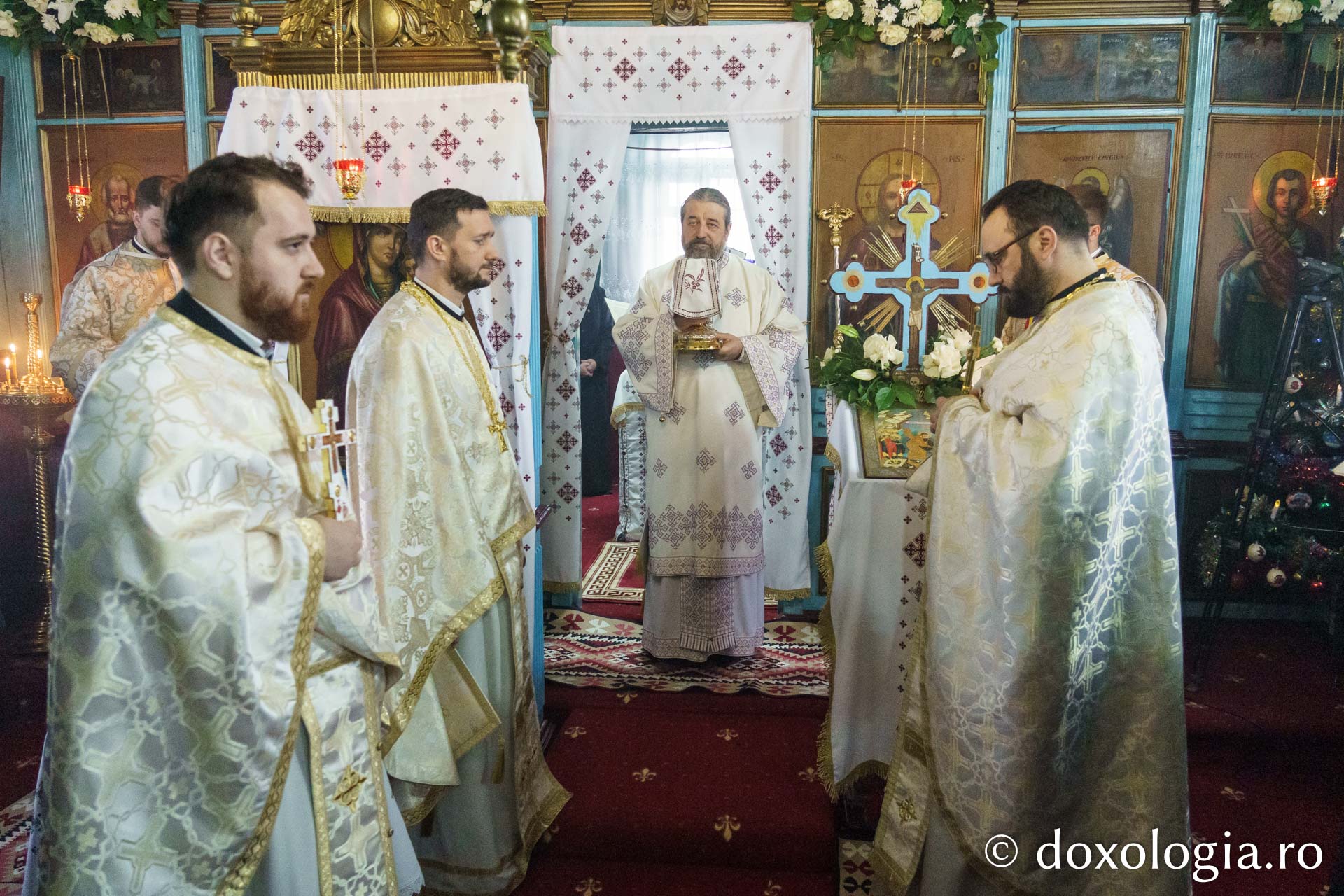 Slujire arhierească în Parohia Rediu - Răuseni