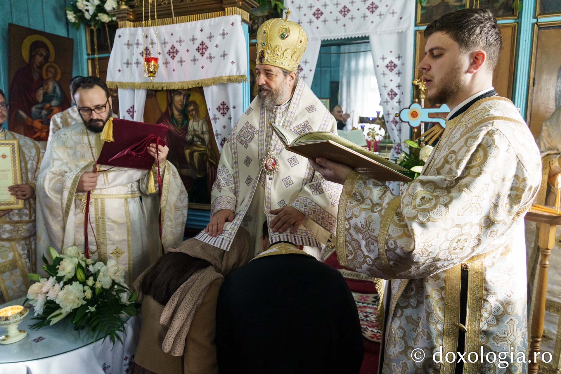 Slujire arhierească în Parohia Rediu - Răuseni