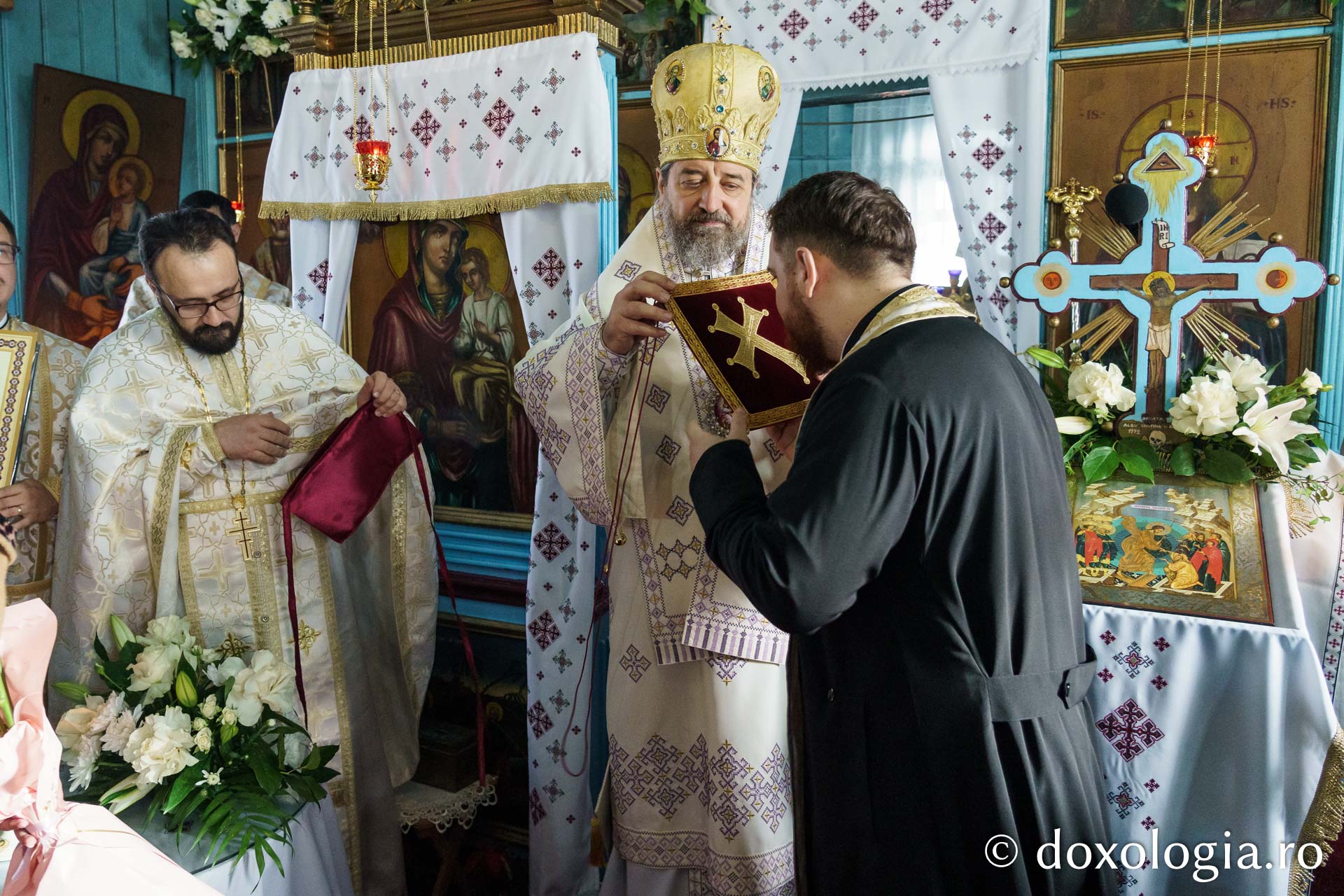 Slujire arhierească în Parohia Rediu - Răuseni