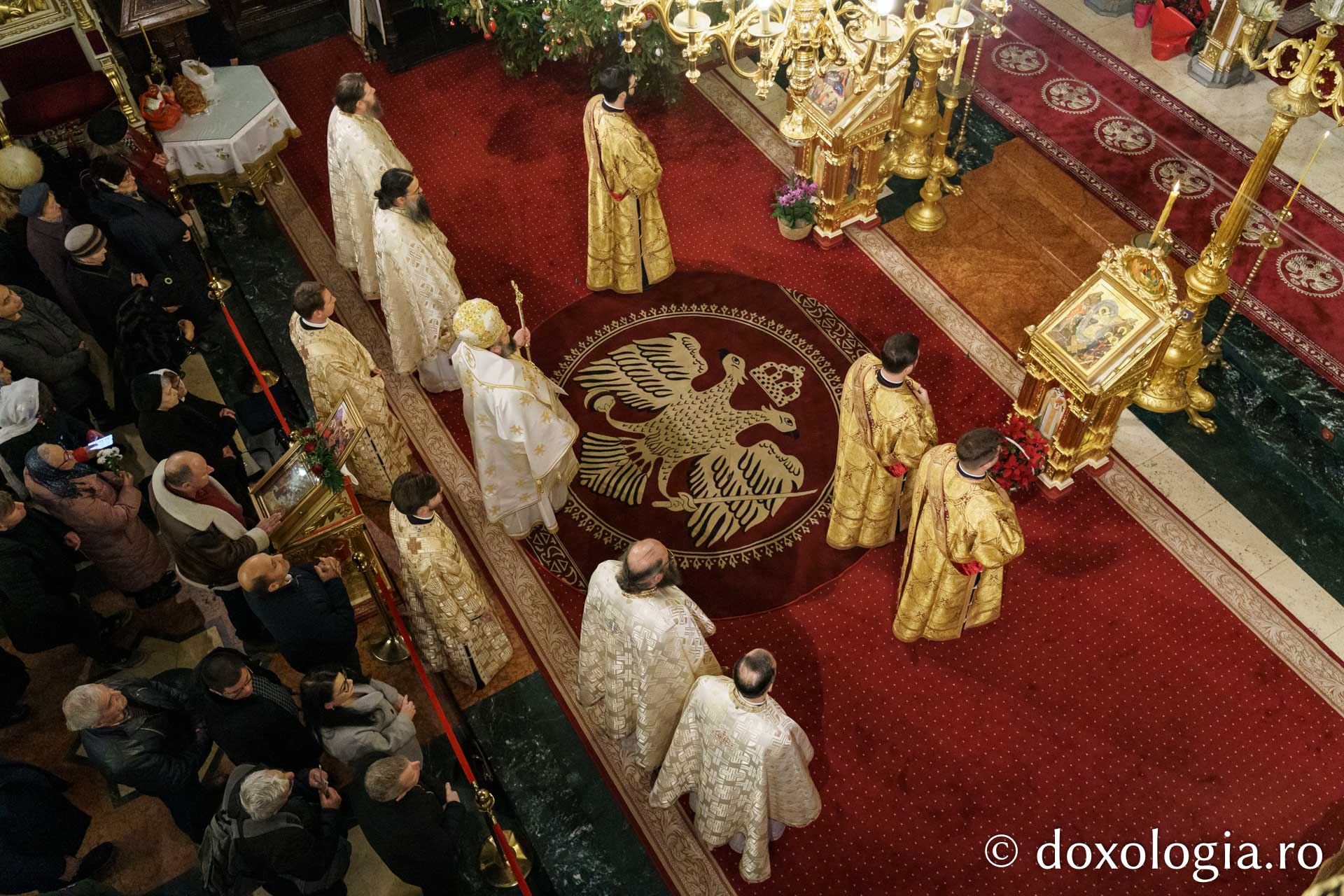 Preasfințitul Părinte Paisie Sinaitul a slujit la Catedrala Mitropolitană din Iași