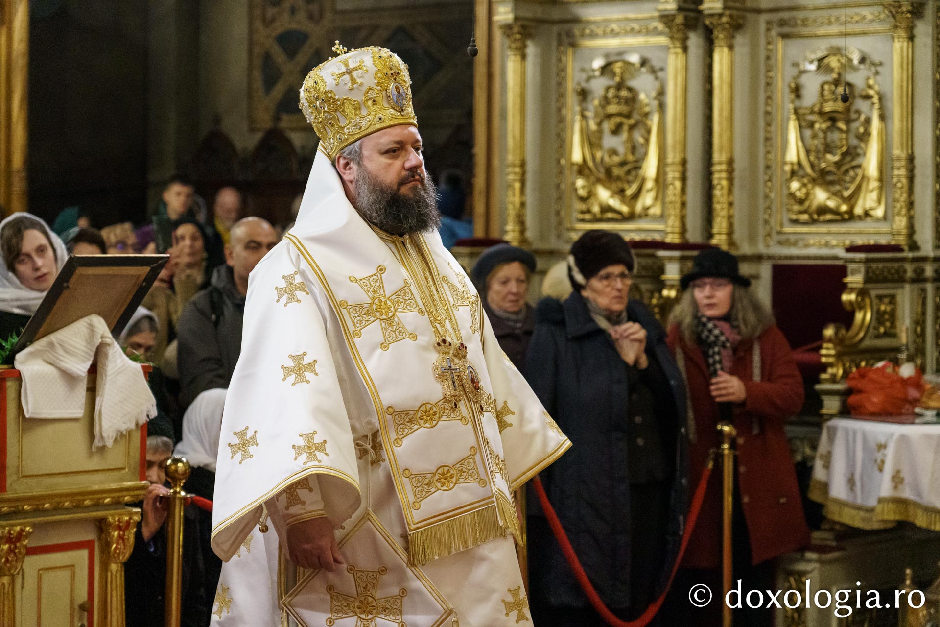 Preasfințitul Părinte Paisie Sinaitul a slujit la Catedrala Mitropolitană din Iași