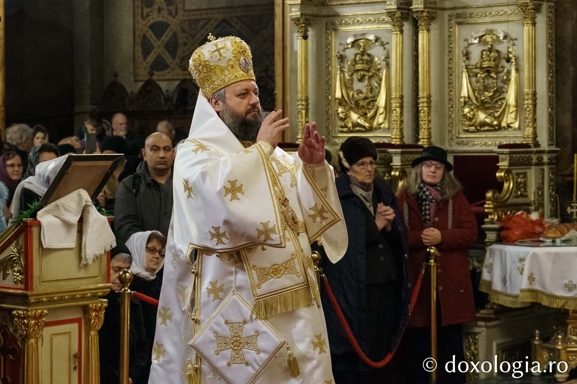 Preasfințitul Părinte Paisie Sinaitul a slujit la Catedrala Mitropolitană din Iași