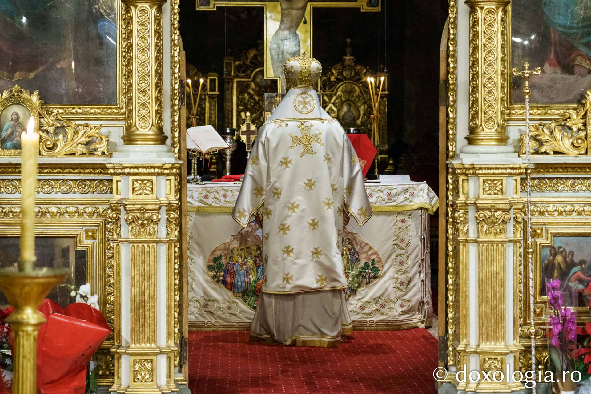 Preasfințitul Părinte Paisie Sinaitul a slujit la Catedrala Mitropolitană din Iași