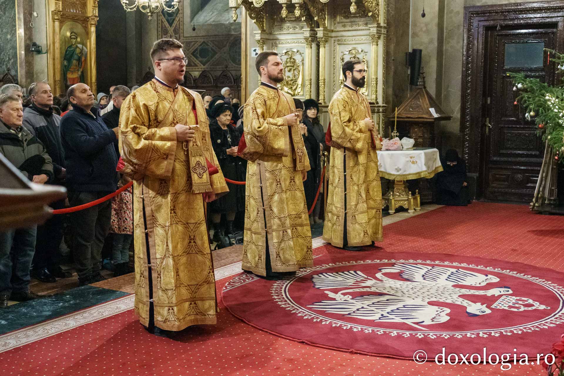 Preasfințitul Părinte Paisie Sinaitul a slujit la Catedrala Mitropolitană din Iași