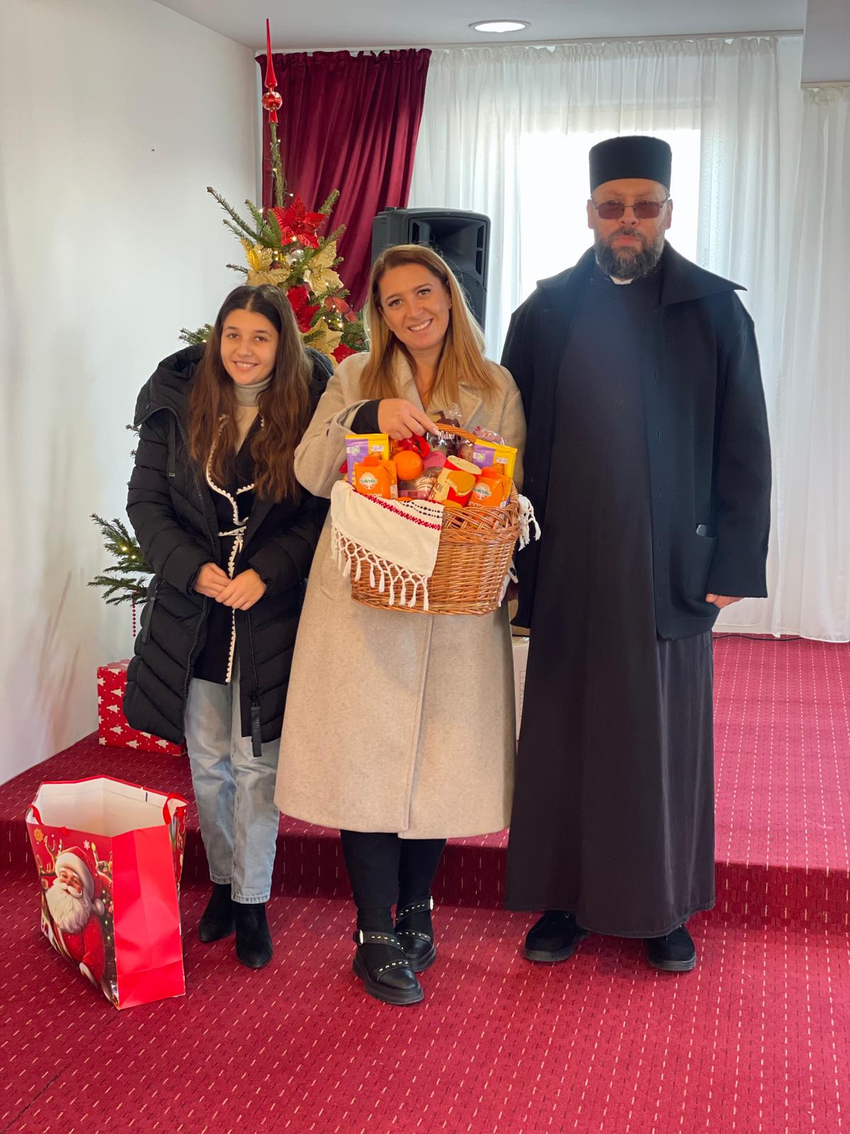 Corala preoților din Protopopiatul Iași II, alături de vârstnicii din Bucium