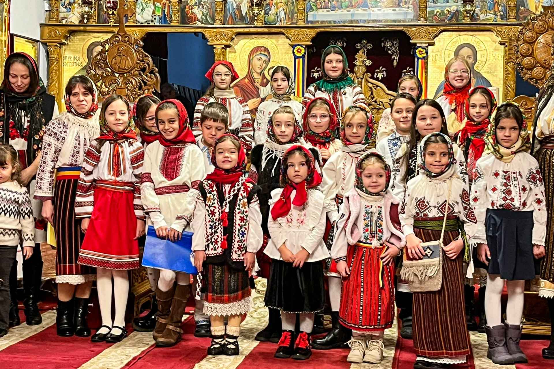 Un omagiu adus credinței și valorilor naționale la Parohia Gara Veche din Piatra Neamț Un omagiu adus credinței și valorilor naționale la Parohia Gara Veche din Piatra Neamț