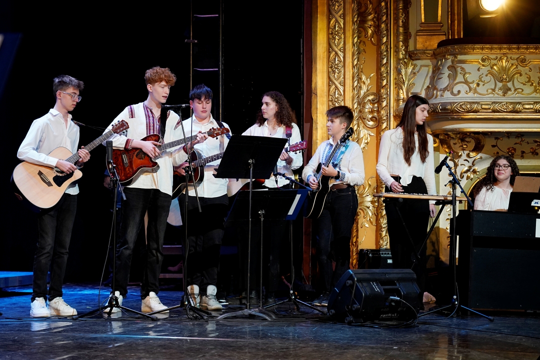 Gala de Crăciun a Liceului „Varlaam Mitropolitul, la Teatrul Național din Iași