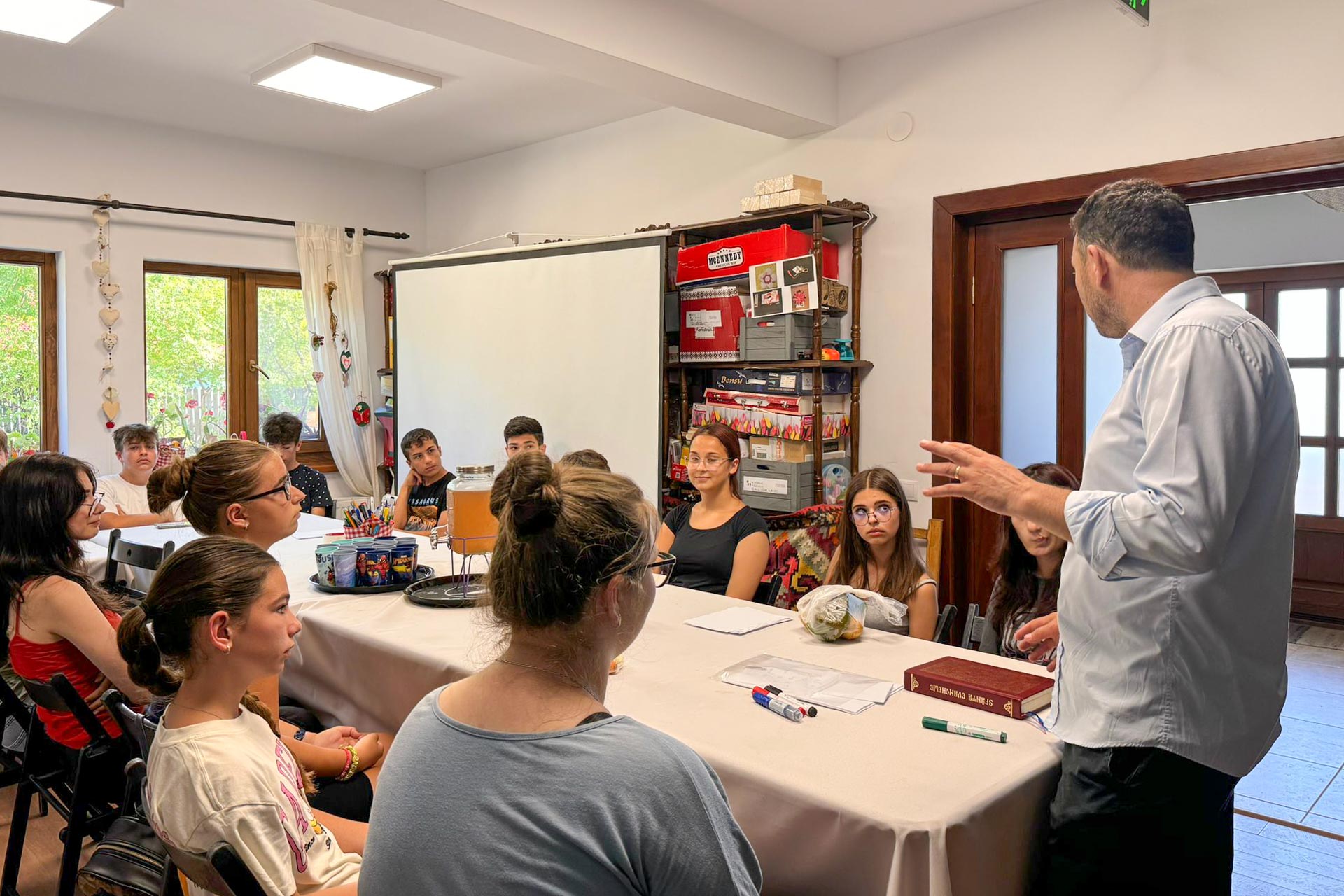 O lume mai bună se clădește prin tineri | Concursul de proiecte adresat tinerilor din Arhiepiscopia Iașilor