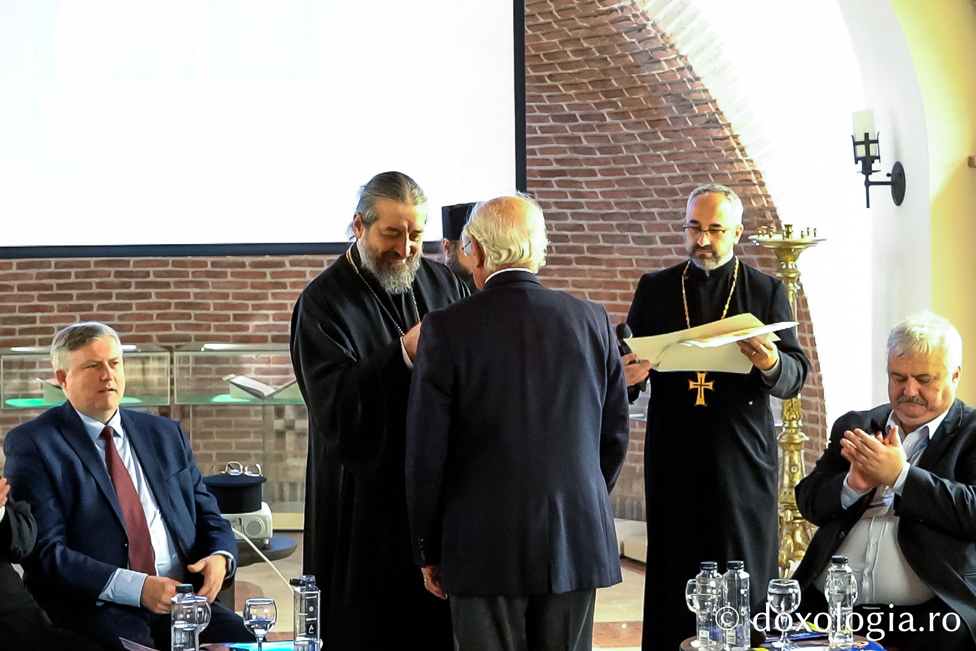Simpozionul Internațional „Sfântul Ierarh Dosoftei” reunește la Iași elite academice și teologice / Foto: Mihail Vrăjitoru Simpozionul Internațional „Sfântul Ierarh Dosoftei” reunește la Iași elite academice și teologice
