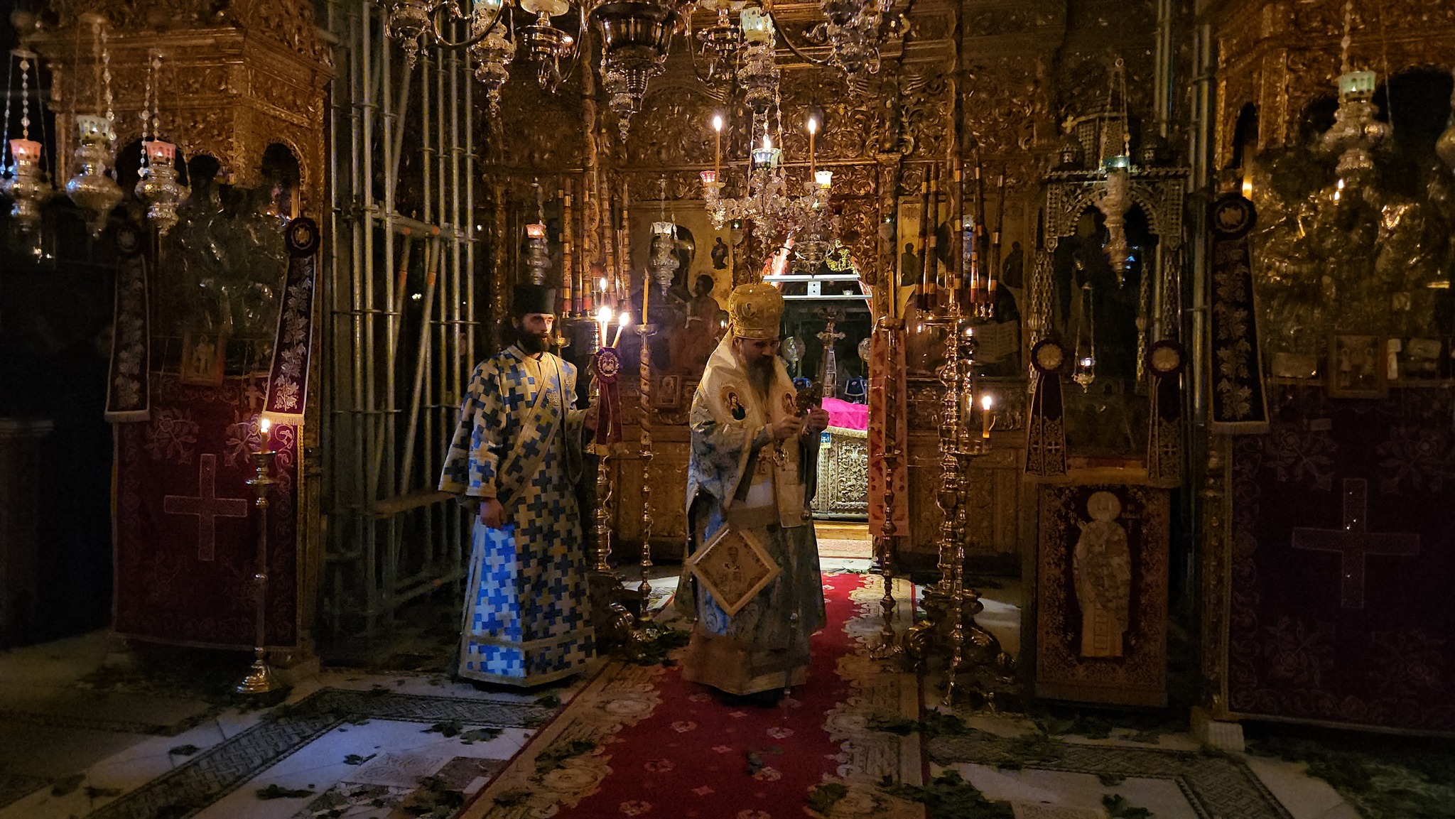 Muntele Athos: PS Macarie a slujit la Mănăstirea Dohiariu și i-a pomenit, la vechiul hram, pe voievozii ctitori români