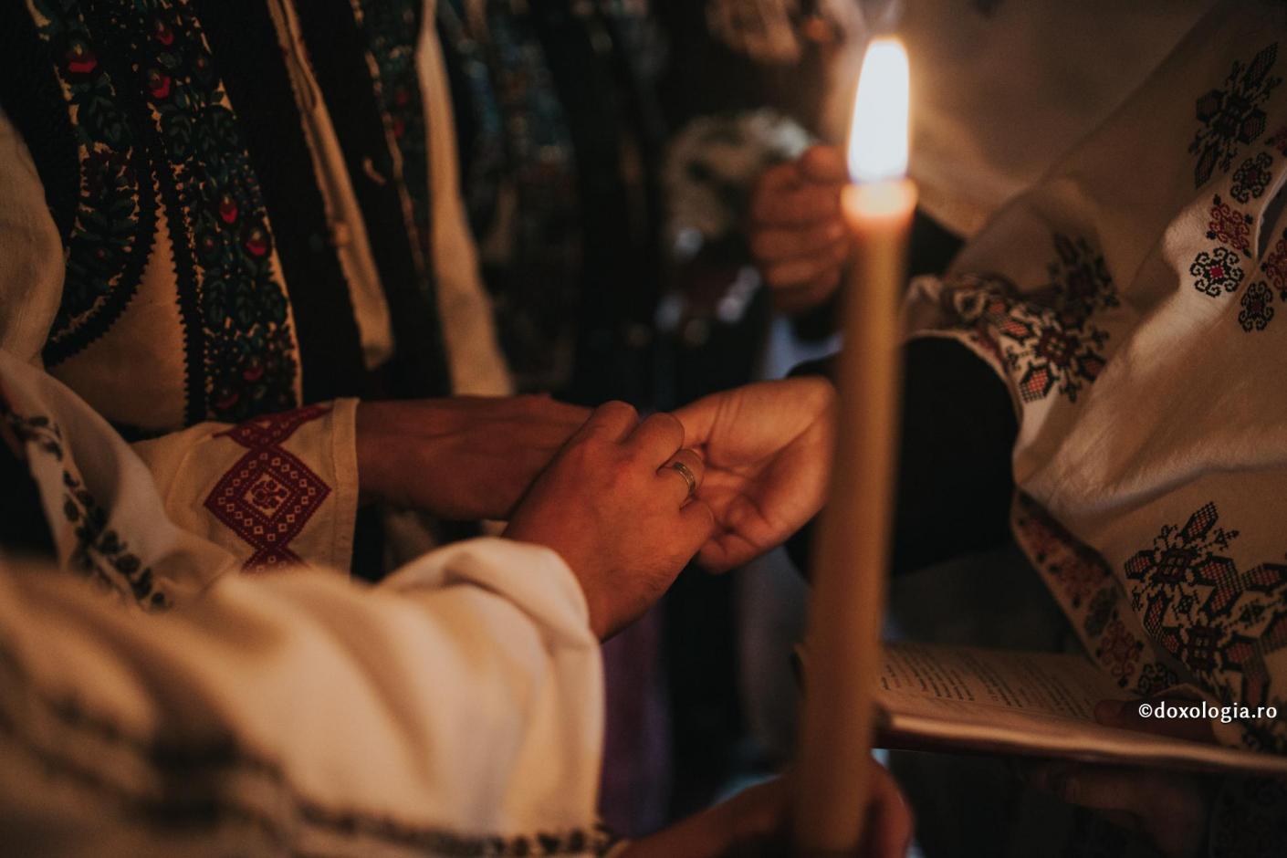 E nevoie să ne urâm rudeniile pentru a fi plăcuți lui Dumnezeu? /  Foto: Pr. Benedict Both mâini