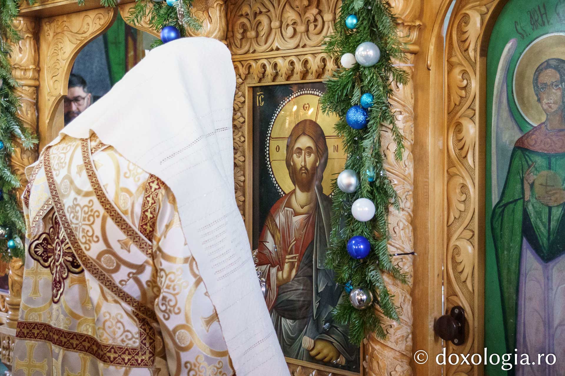 Credincioșii din Parohia Bahluiu, în rugăciune alături de Preasfințitul Nichifor Botoșăneanul