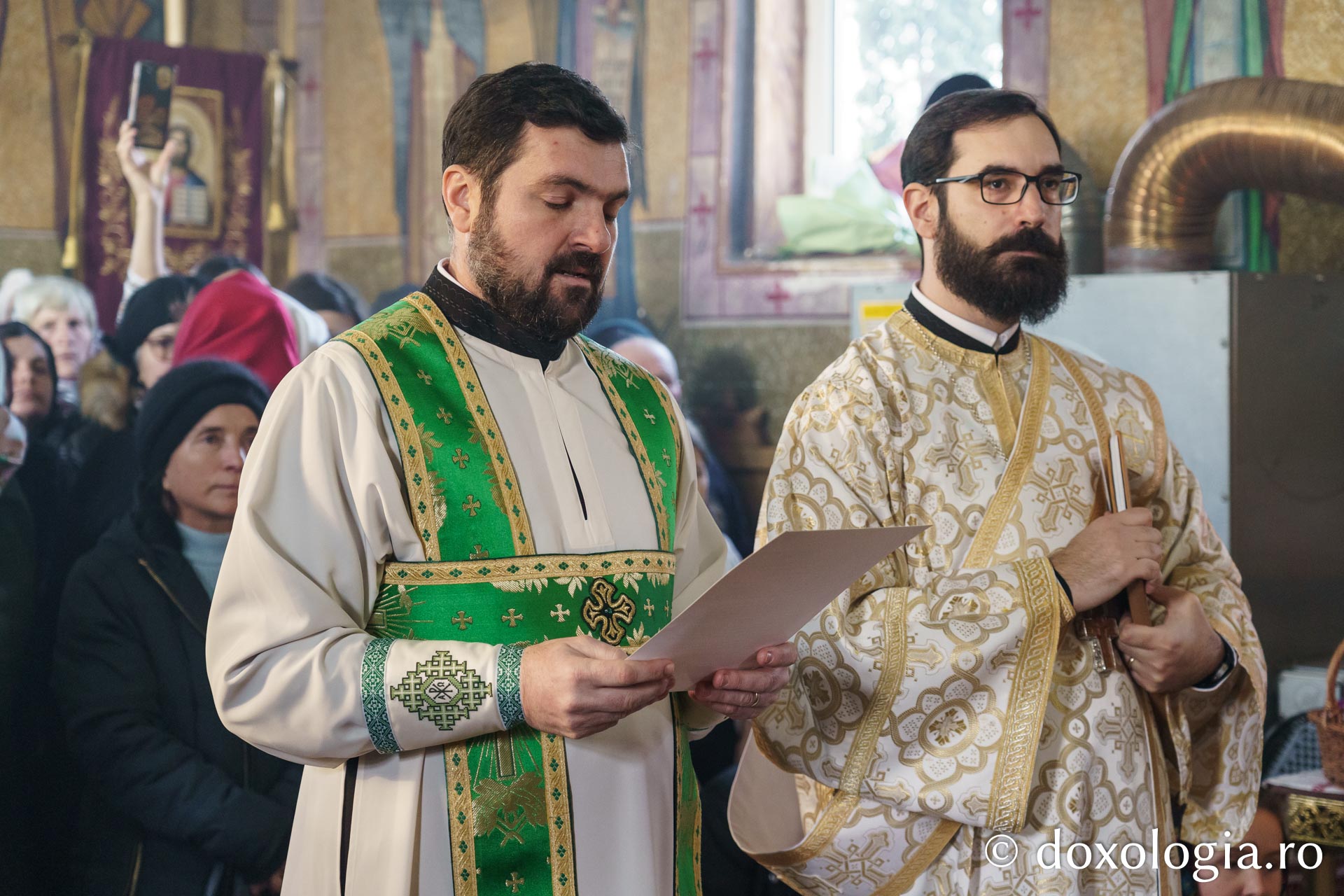 Credincioșii din Parohia Bahluiu, în rugăciune alături de Preasfințitul Nichifor Botoșăneanul