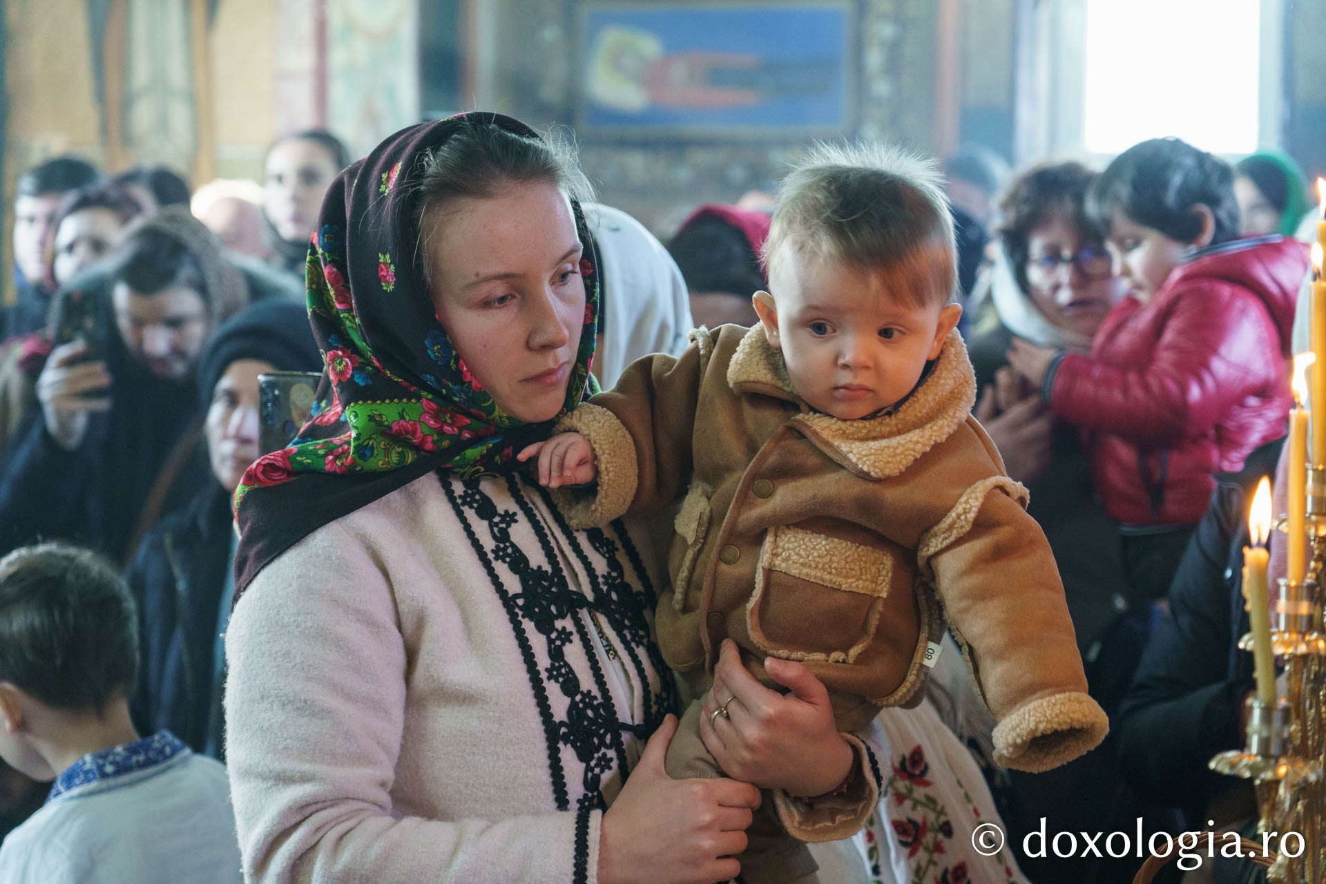 Credincioșii din Parohia Bahluiu, în rugăciune alături de Preasfințitul Nichifor Botoșăneanul