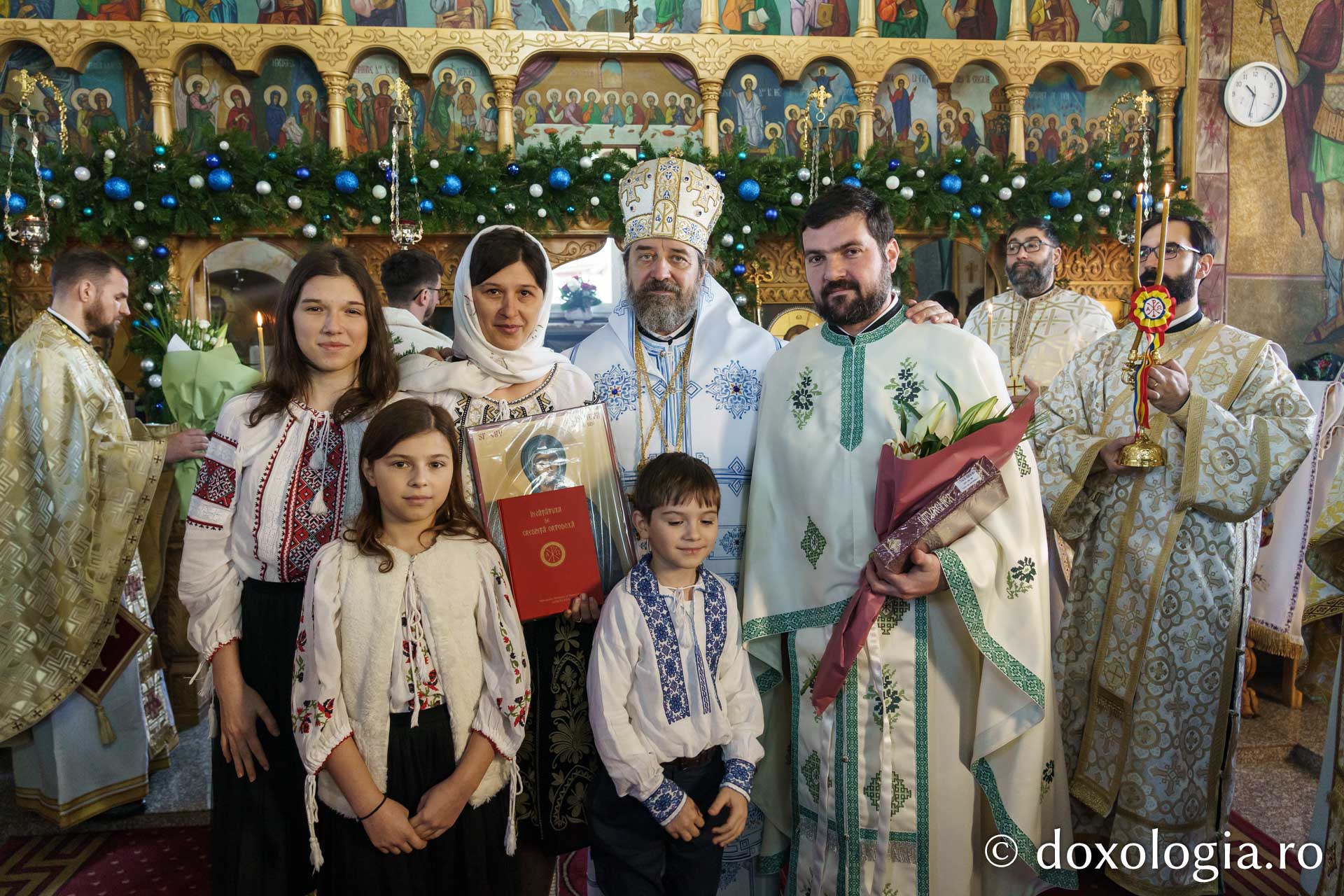 Credincioșii din Parohia Bahluiu, în rugăciune alături de Preasfințitul Nichifor Botoșăneanul