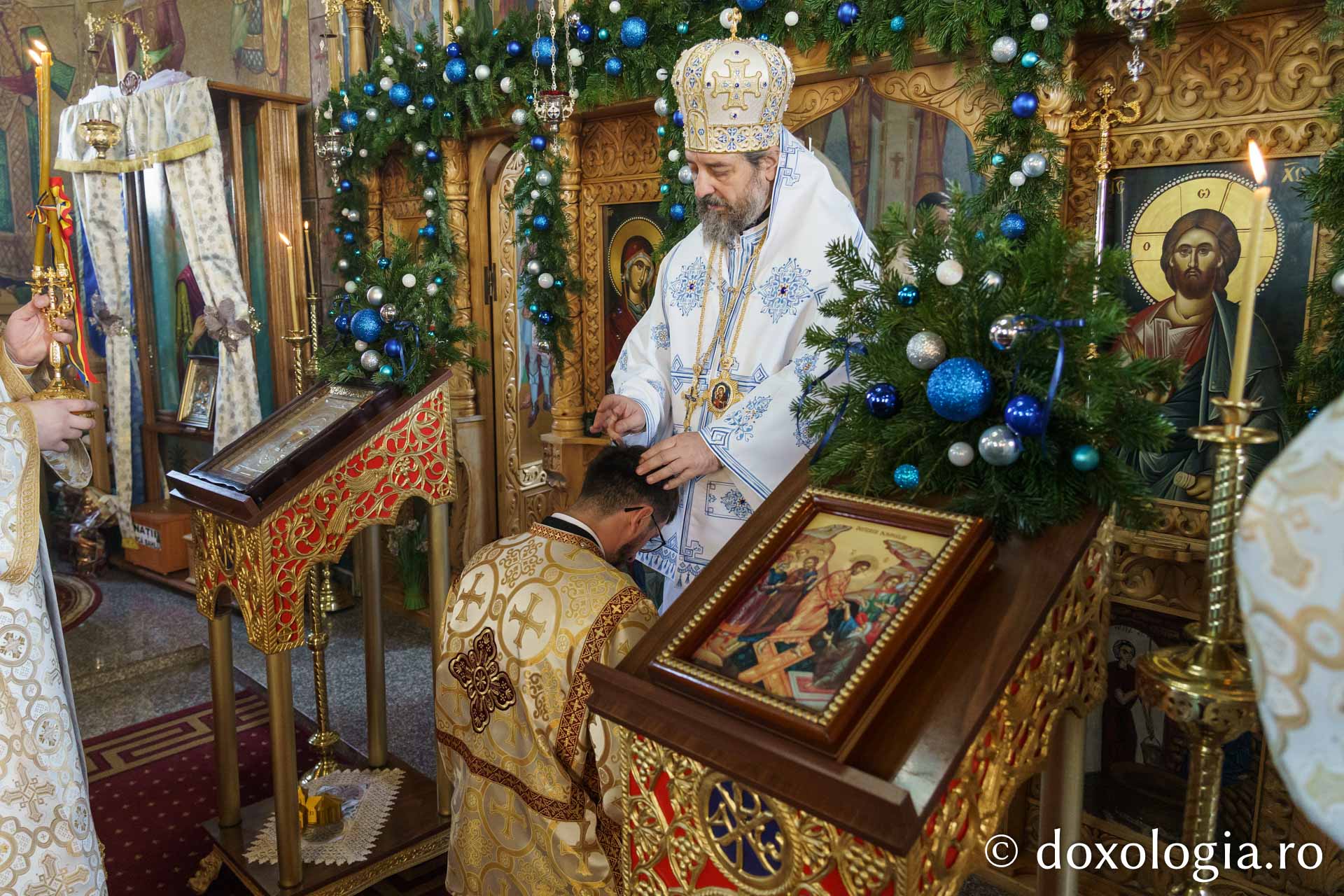 Credincioșii din Parohia Bahluiu, în rugăciune alături de Preasfințitul Nichifor Botoșăneanul