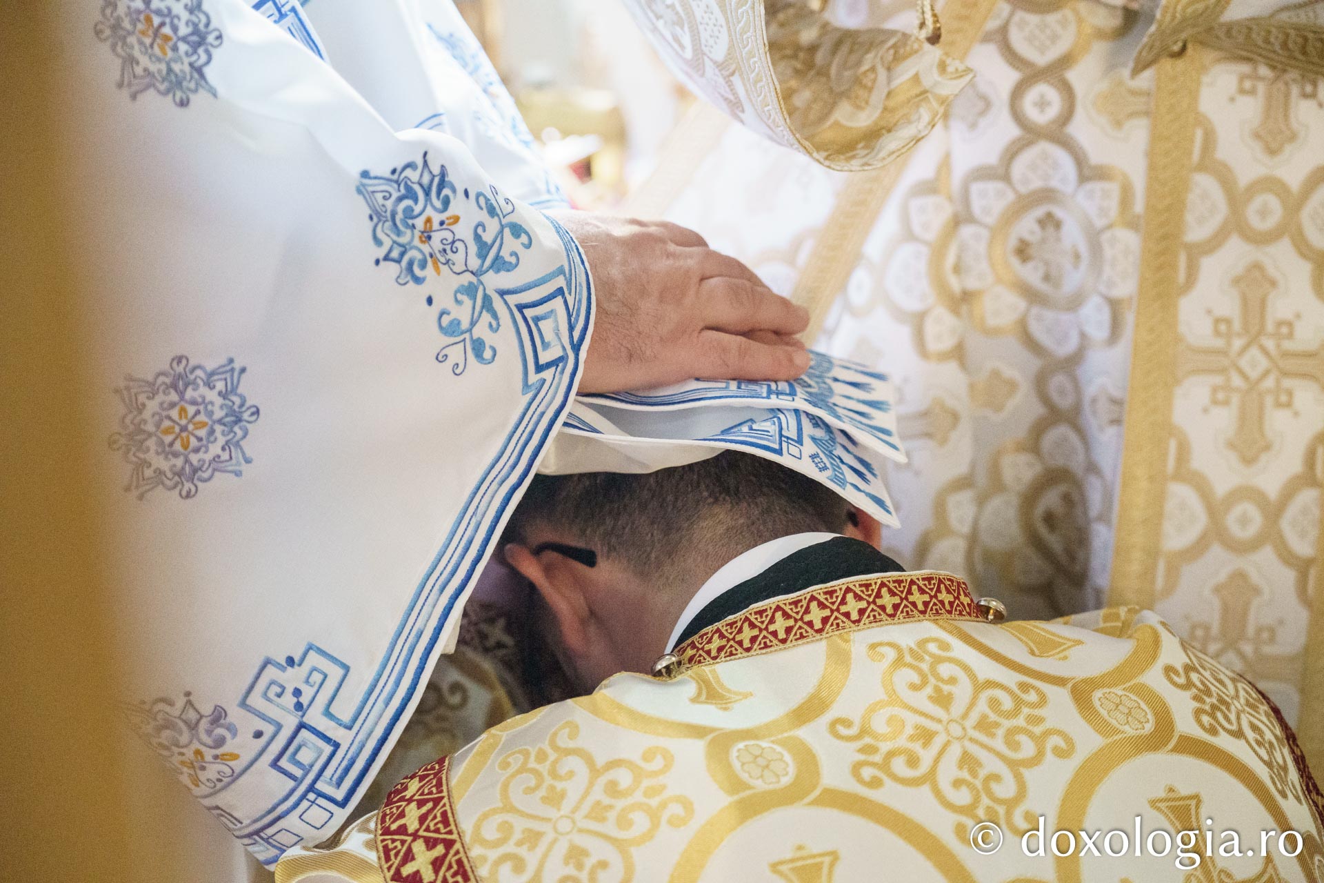 Credincioșii din Parohia Bahluiu, în rugăciune alături de Preasfințitul Nichifor Botoșăneanul