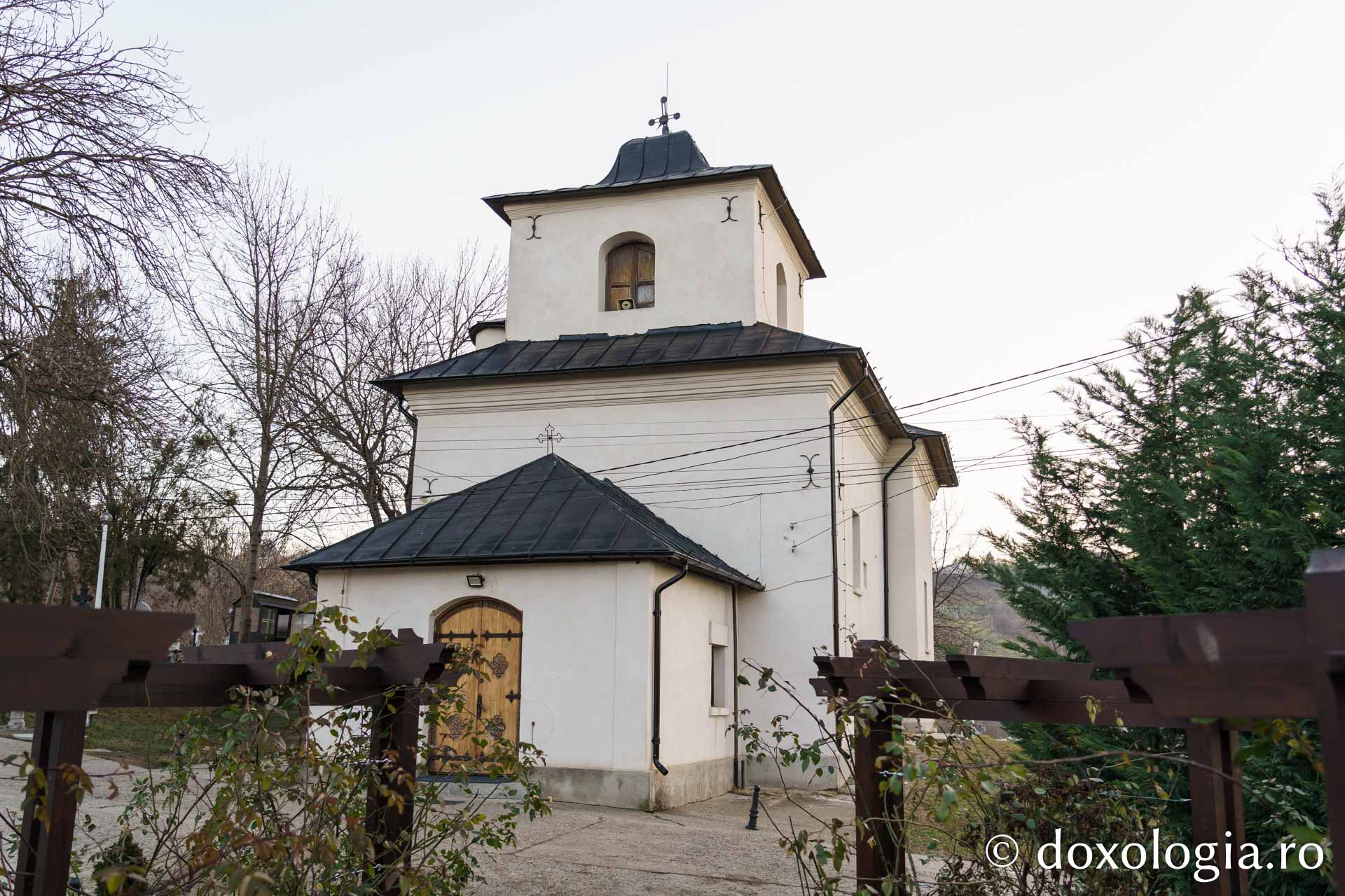 Credincioșii ieșeni s-au rugat alături de PS Nichifor Botoșăneanul la hramul Mănăstirii Copou