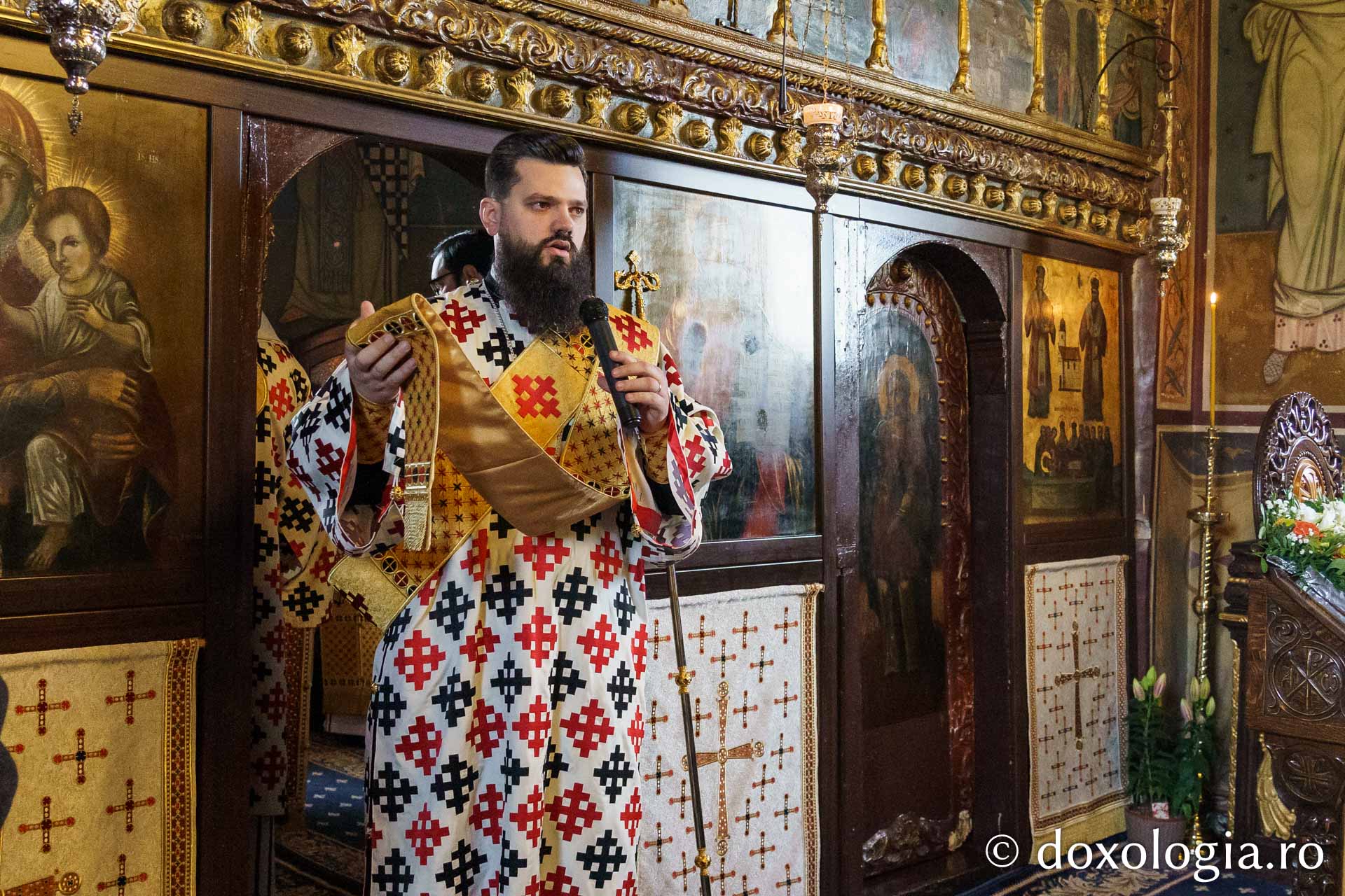 Credincioșii ieșeni s-au rugat alături de PS Nichifor Botoșăneanul la hramul Mănăstirii Copou