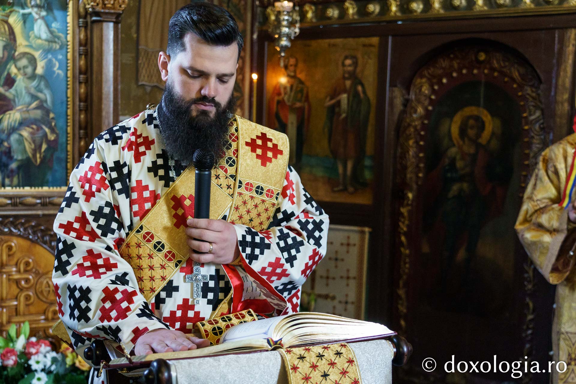 Credincioșii ieșeni s-au rugat alături de PS Nichifor Botoșăneanul la hramul Mănăstirii Copou