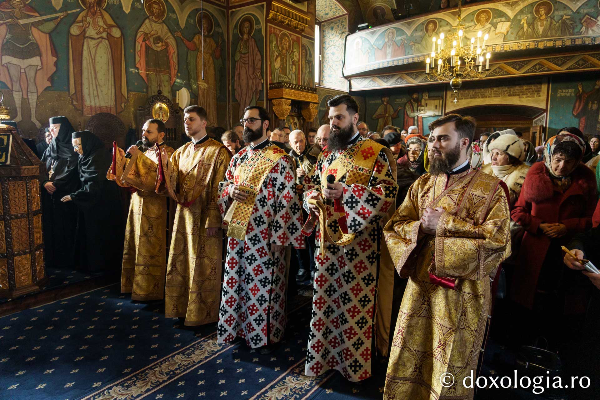 Credincioșii ieșeni s-au rugat alături de PS Nichifor Botoșăneanul la hramul Mănăstirii Copou