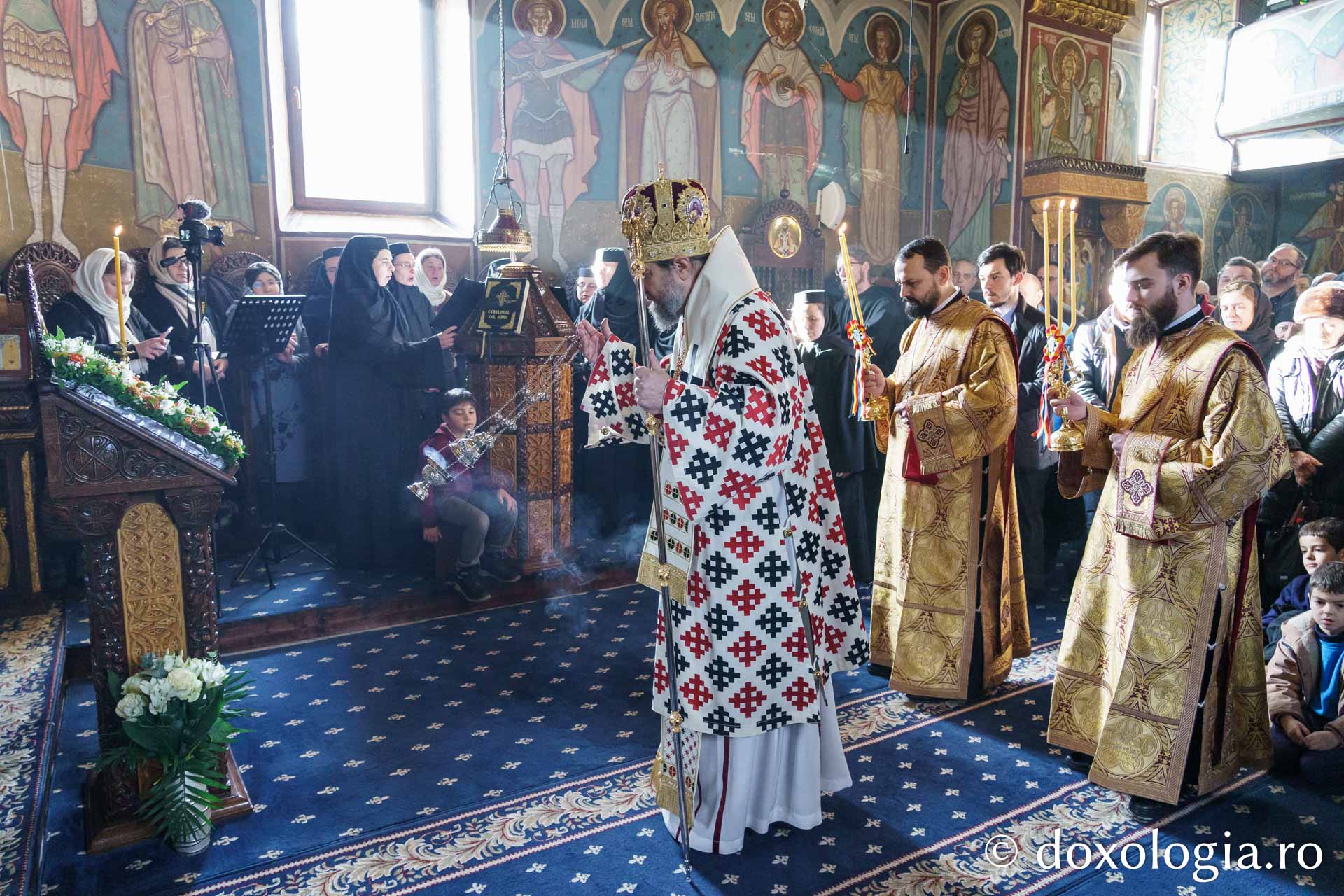 Credincioșii ieșeni s-au rugat alături de PS Nichifor Botoșăneanul la hramul Mănăstirii Copou