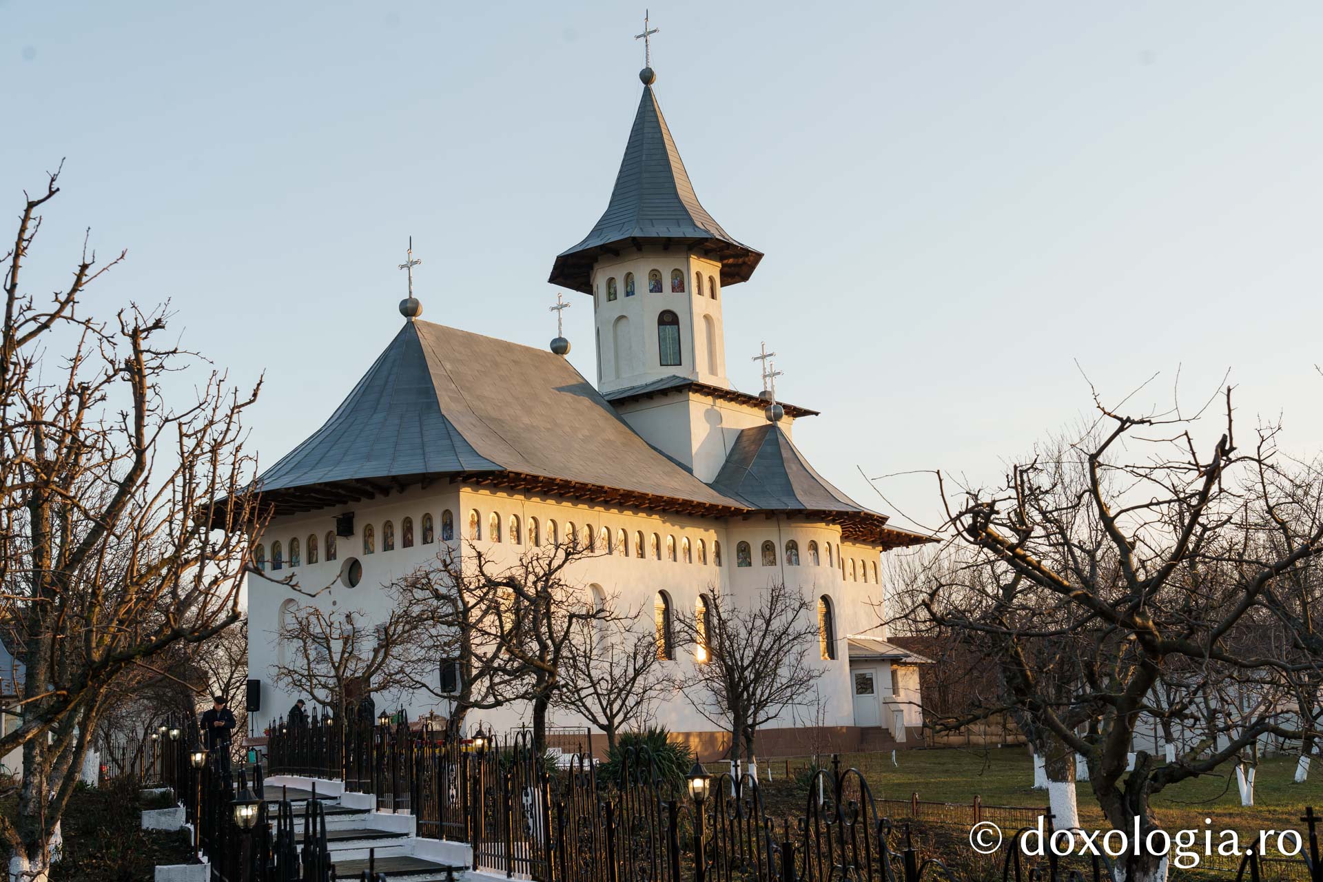 Slujire arhierească la Capela „Sfântul Spiridon” din cadrul Căminului de bătrâni Leorda