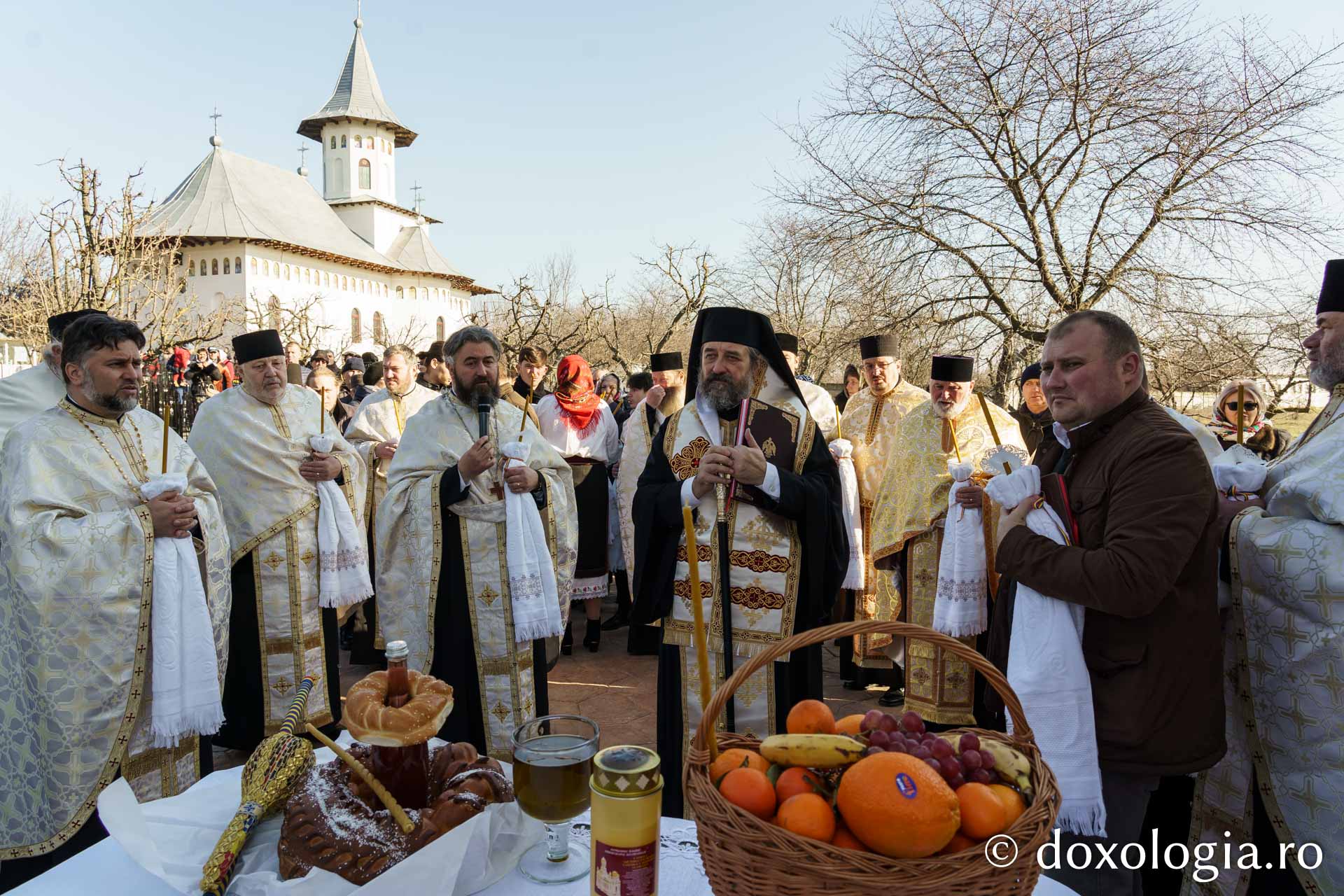 Slujire arhierească la Capela „Sfântul Spiridon” din cadrul Căminului de bătrâni Leorda