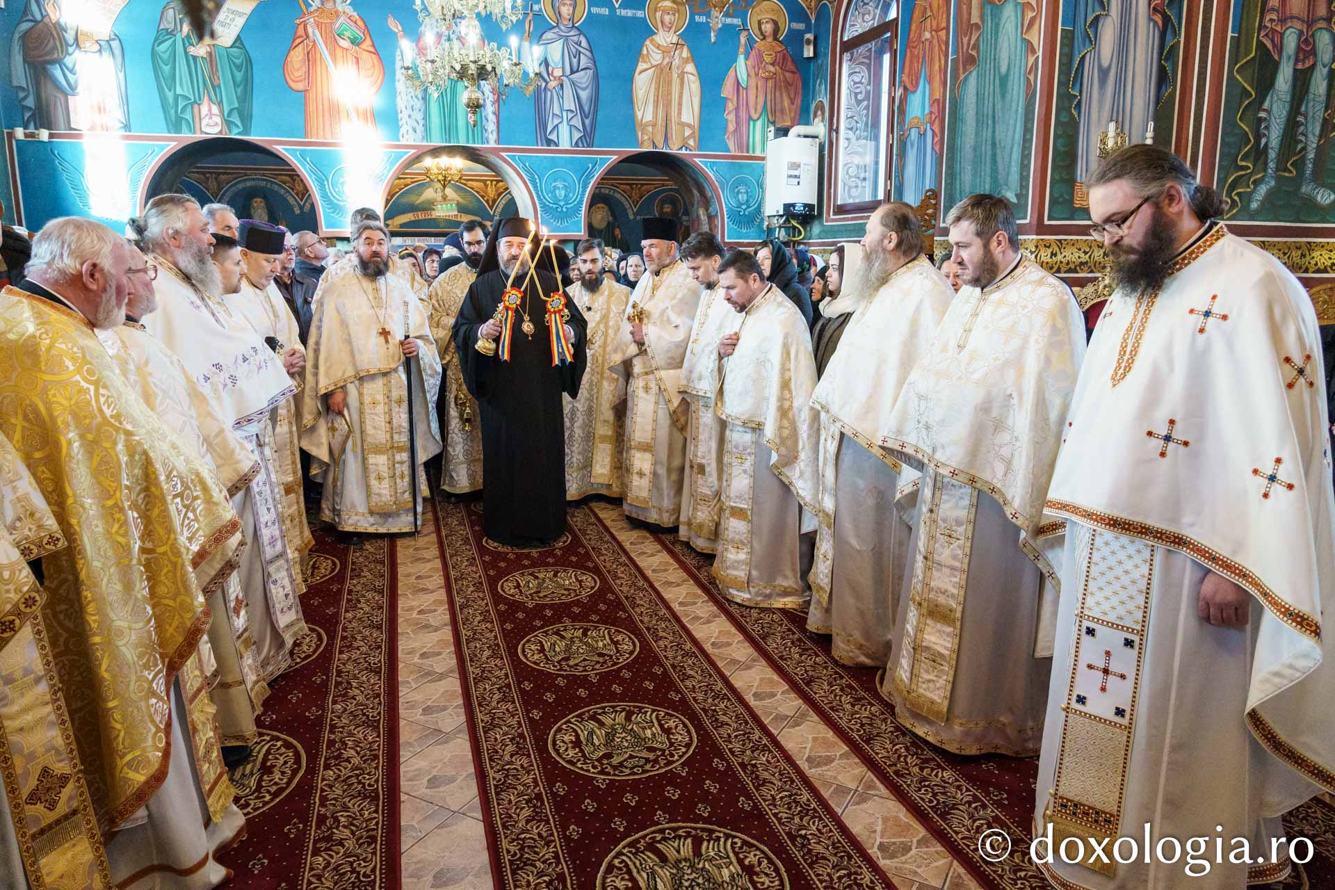 Slujire arhierească la Capela „Sfântul Spiridon” din cadrul Căminului de bătrâni Leorda