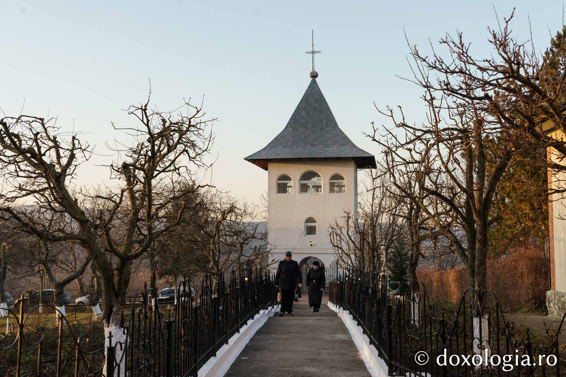 Slujire arhierească la Capela „Sfântul Spiridon” din cadrul Căminului de bătrâni Leorda