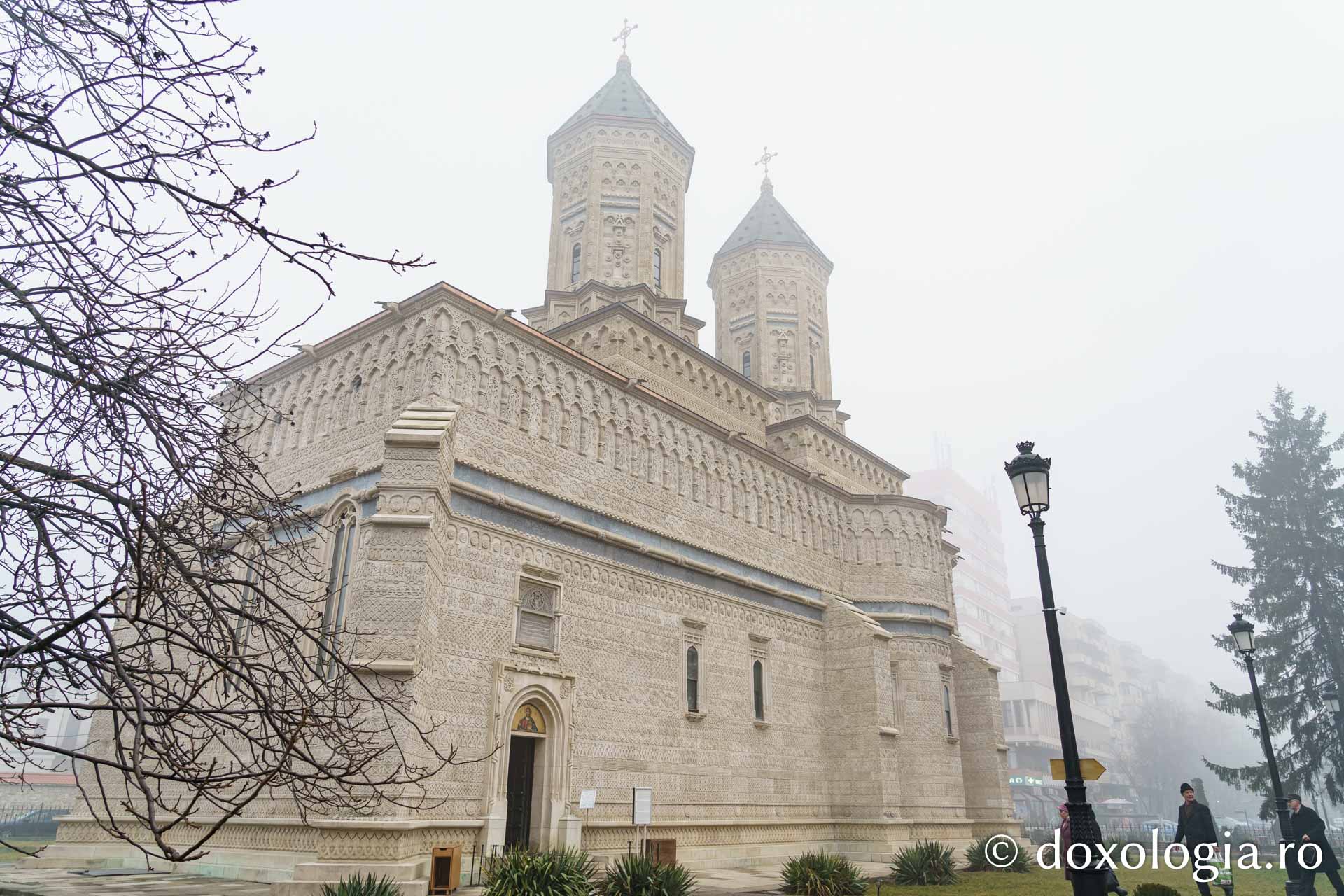 Credincioșii ieșeni s-au rugat împreună cu PS Nichifor Botoșăneanul la hramul Mănăstirii „Sfinții Trei Ierarhi” din Iași