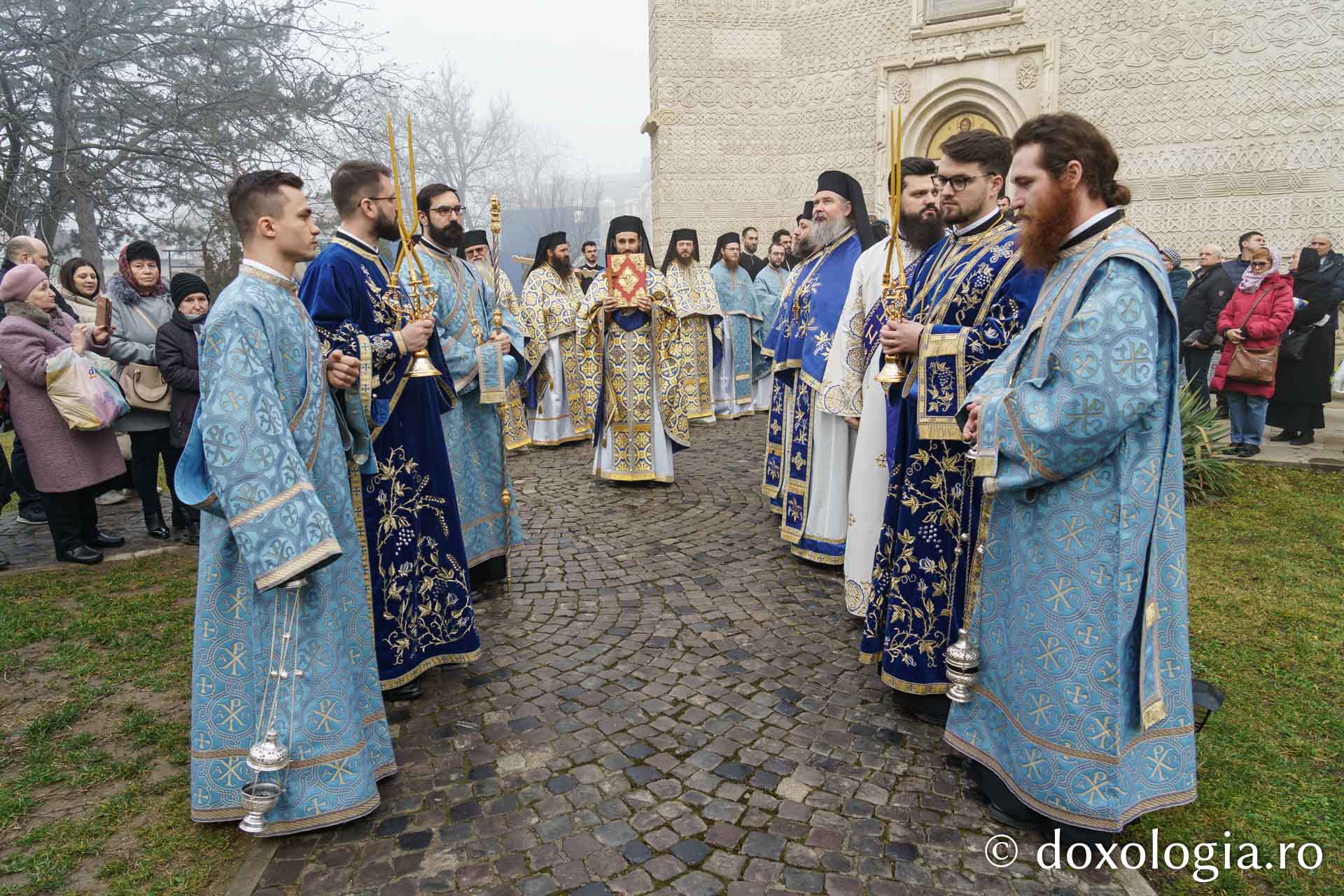 Credincioșii ieșeni s-au rugat împreună cu PS Nichifor Botoșăneanul la hramul Mănăstirii „Sfinții Trei Ierarhi” din Iași