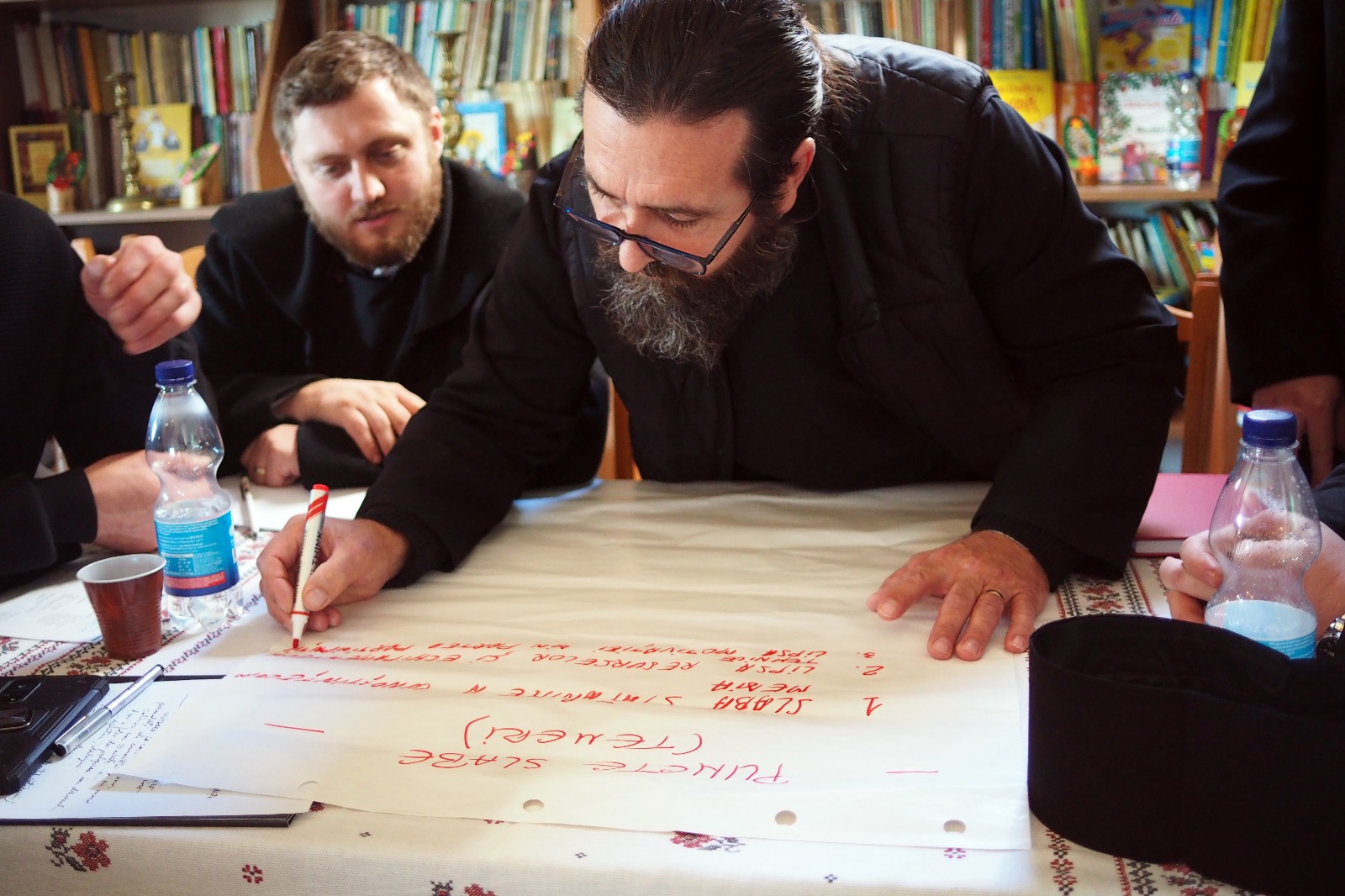 Atelier catehetic în Protopopiatul Dorohoi pentru clericii care vor participa la Concursul Național Catehetic 2025