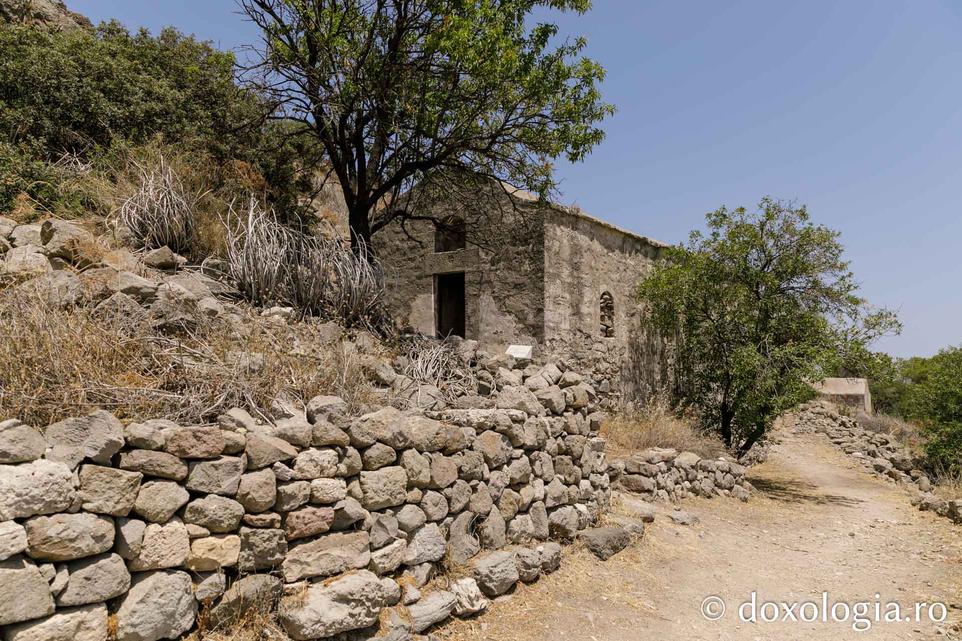 Biserica „Sfinții Doctori fără de arginți” – Paleochora, Eghina / Foto: pr. Silviu Cluci Biserica „Sfinții Doctori fără de arginți” – Paleochora, Eghina