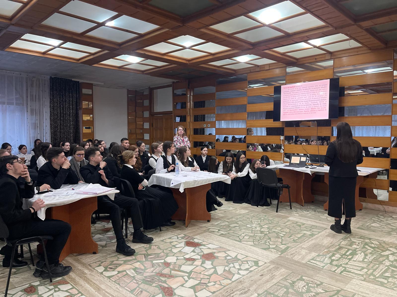 Elevii Seminarului Teologic „Veniamin Costachi” – premiați la Simpozionul „Tânărul pelerin”