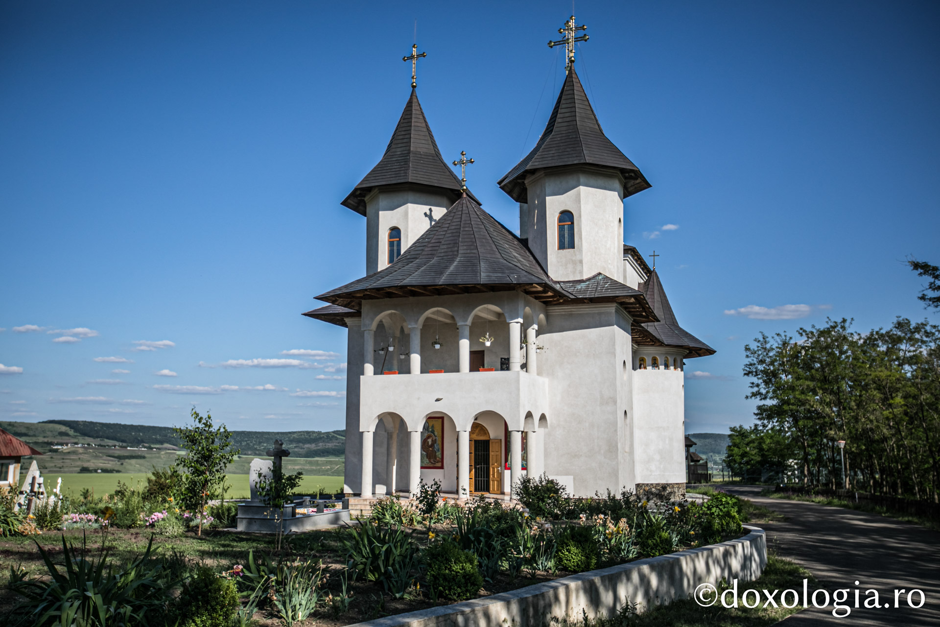 Mănăstirea „Sfântul Voievod Ștefan cel Mare”, Movilă a lui Burcel