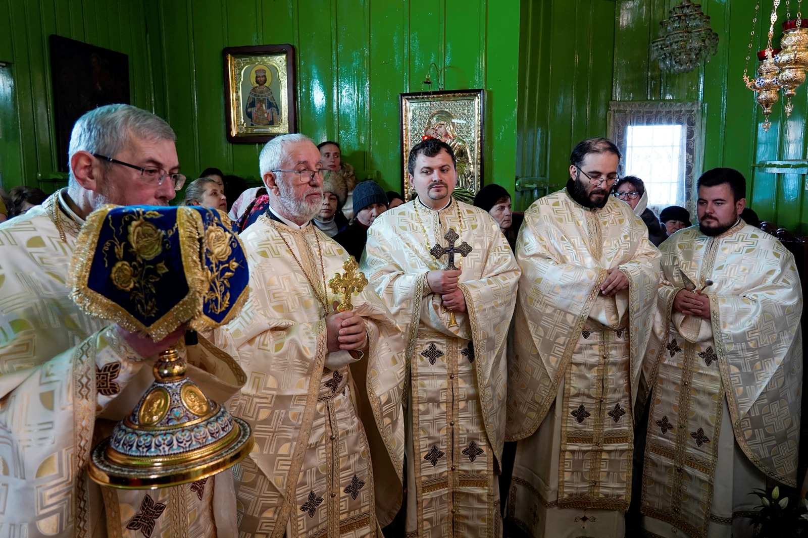 Credincioșii din Valea Albă au începând de astăzi un nou paroh