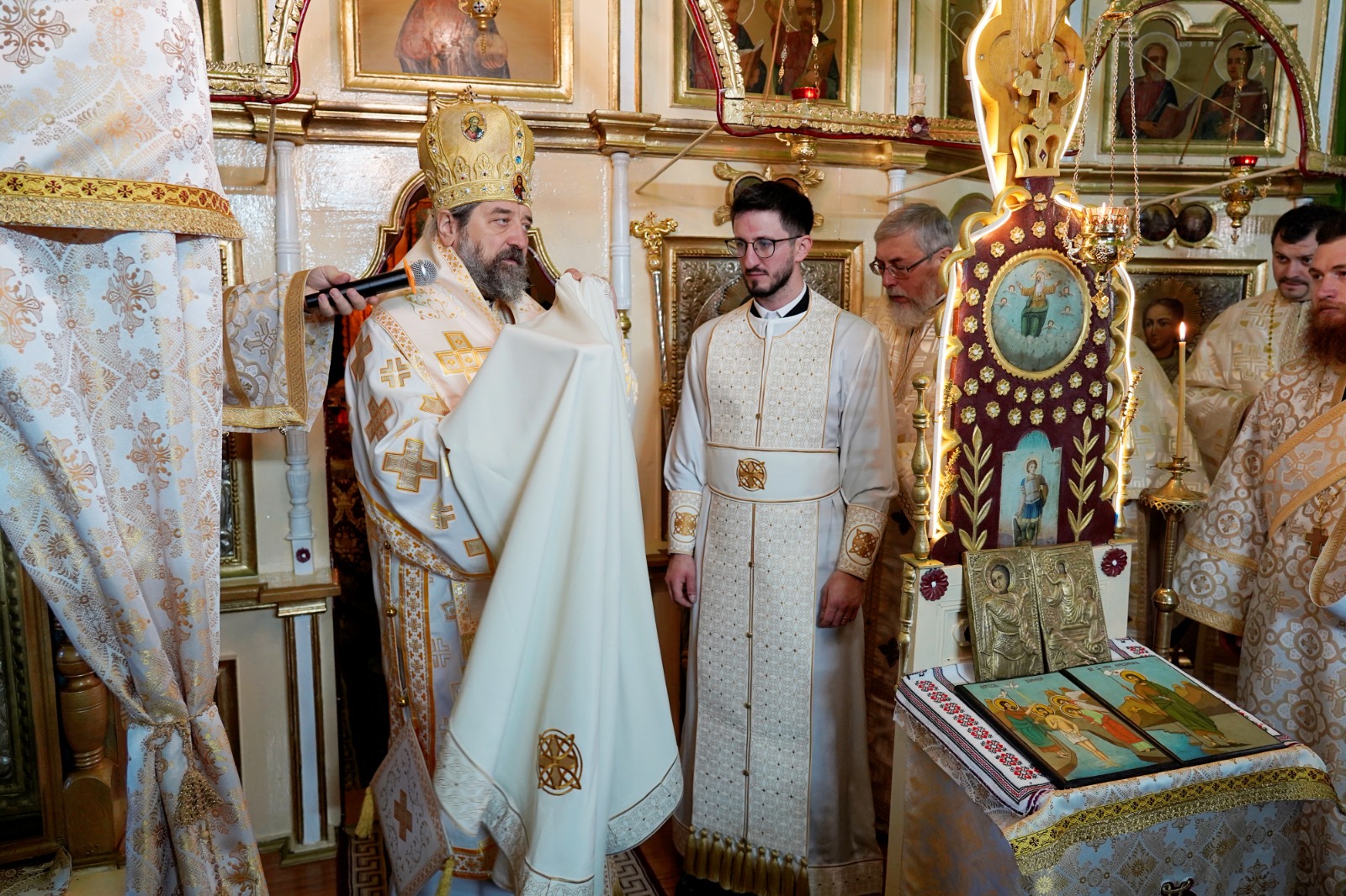 Credincioșii din Valea Albă au începând de astăzi un nou paroh