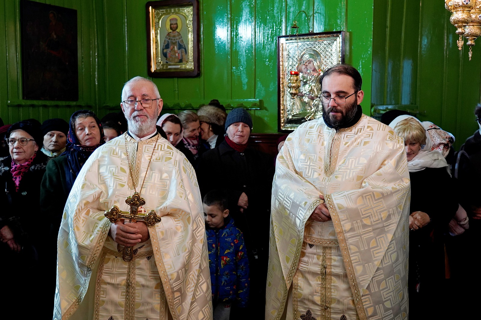 Credincioșii din Valea Albă au începând de astăzi un nou paroh