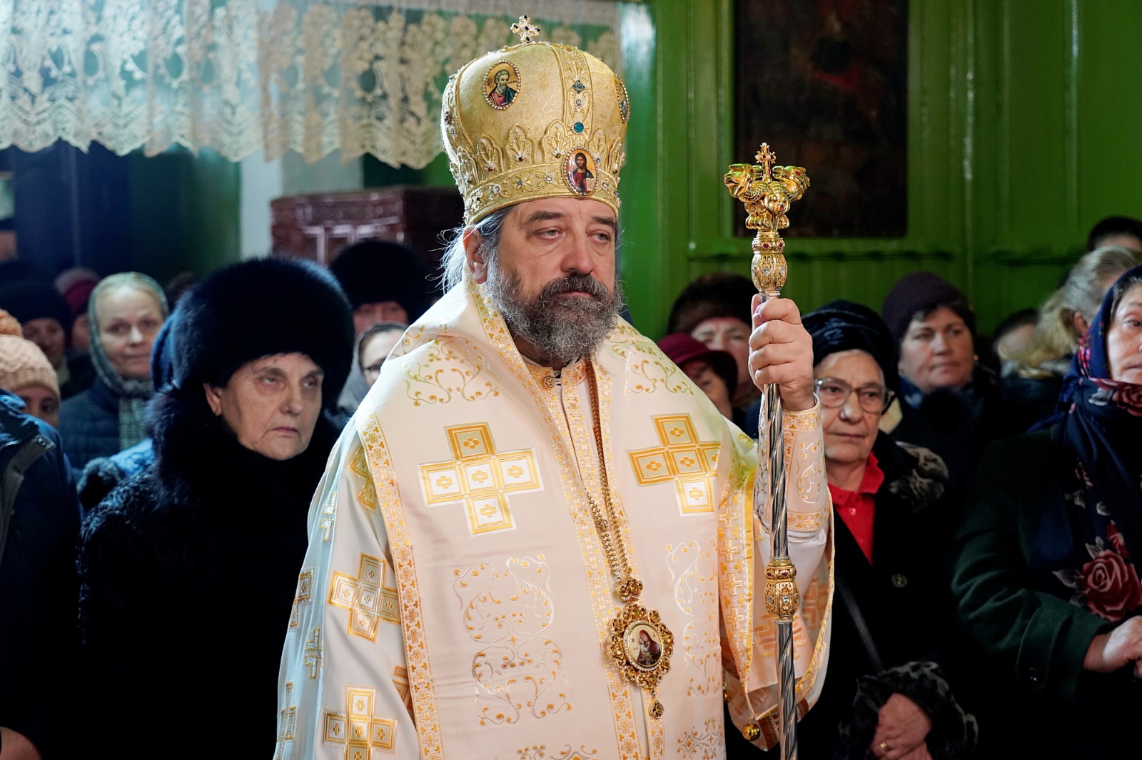 Credincioșii din Valea Albă au începând de astăzi un nou paroh