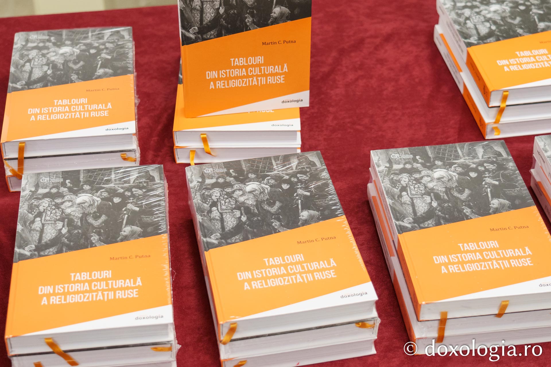 Cartea „Tablouri din istoria culturală a religiozității ruse” a fost lansată la Iași / Foto: Mihail Vrăjitoru Cartea „Tablouri din istoria culturală a religiozității ruse” a fost lansată la Iași
