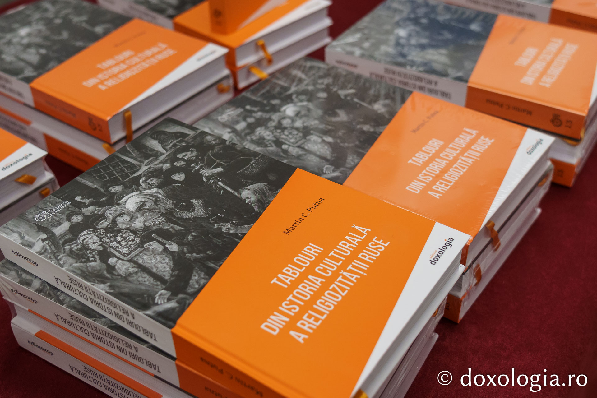 Cartea „Tablouri din istoria culturală a religiozității ruse” a fost lansată la Iași / Foto: Mihail Vrăjitoru Cartea „Tablouri din istoria culturală a religiozității ruse” a fost lansată la Iași