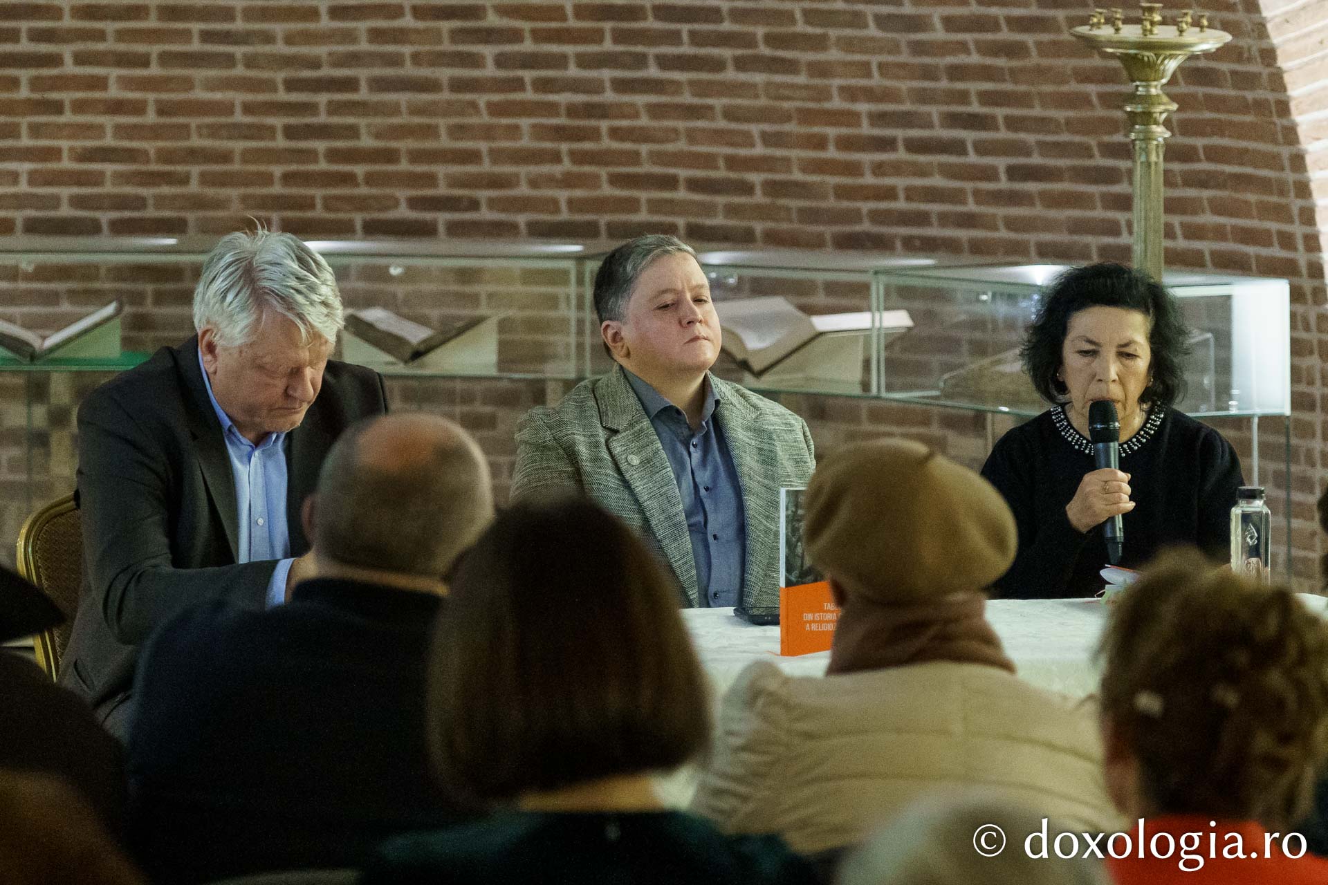 Cartea „Tablouri din istoria culturală a religiozității ruse” a fost lansată la Iași / Foto: Mihail Vrăjitoru Cartea „Tablouri din istoria culturală a religiozității ruse” a fost lansată la Iași