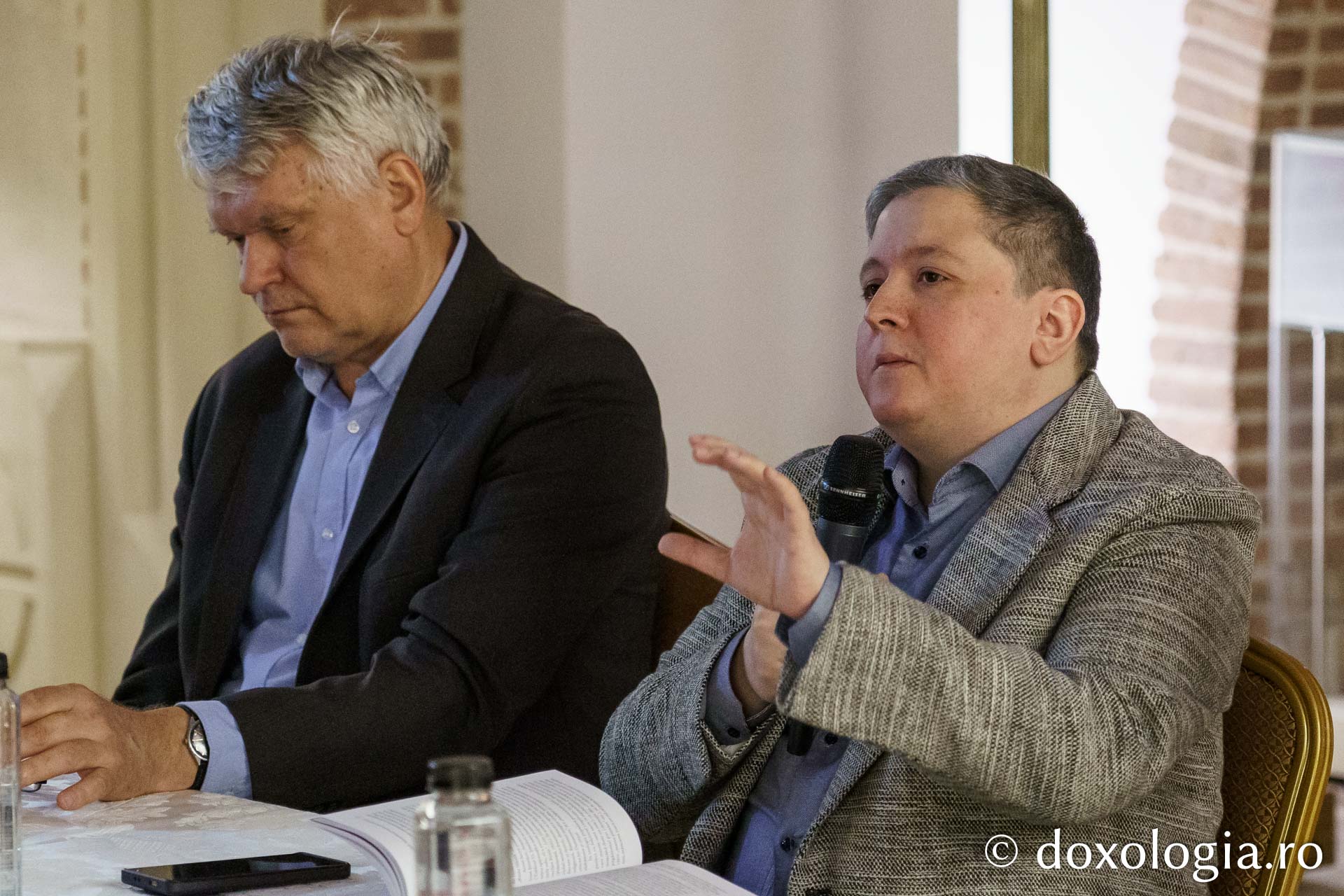 Cartea „Tablouri din istoria culturală a religiozității ruse” a fost lansată la Iași / Foto: Mihail Vrăjitoru Cartea „Tablouri din istoria culturală a religiozității ruse” a fost lansată la Iași