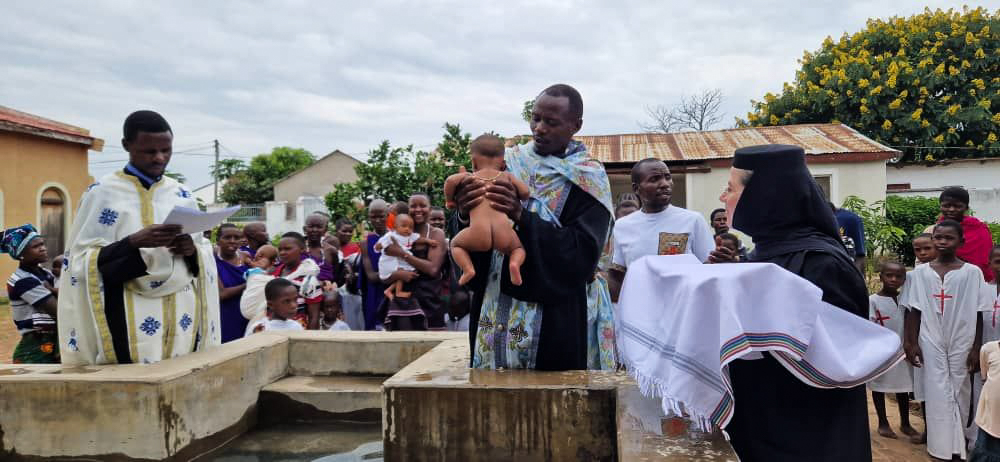 54 de botezuri în cadrul Centrului Misionar din Kidamali