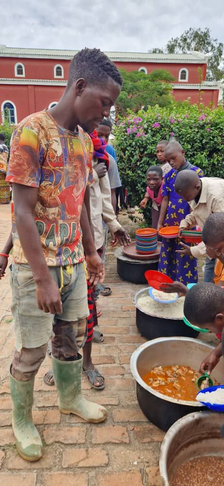 54 de botezuri în cadrul Centrului Misionar din Kidamali