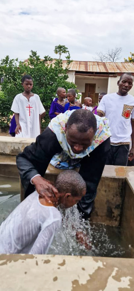 54 de botezuri în cadrul Centrului Misionar din Kidamali